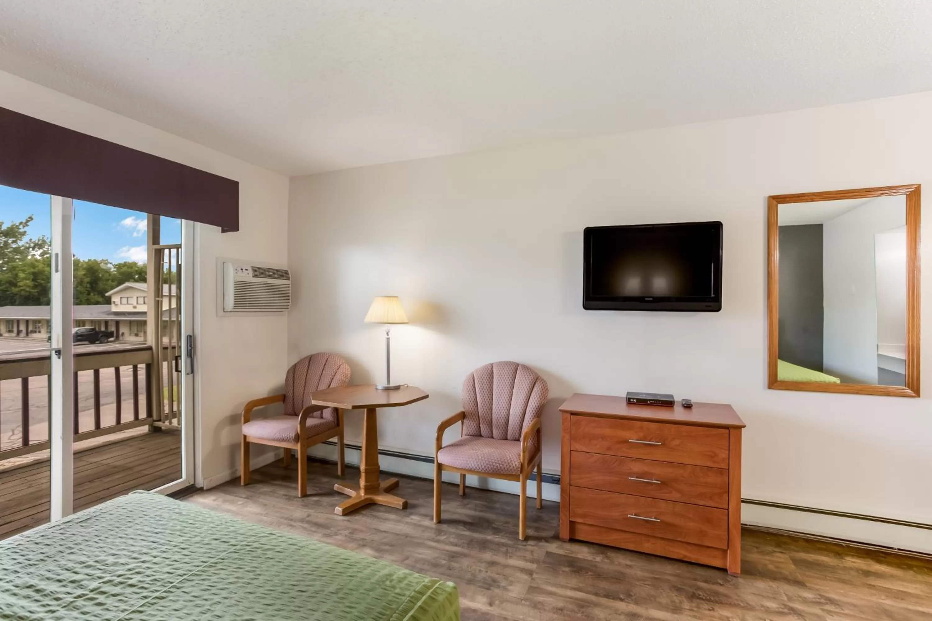 TV and multimedia, Bed in Malone Inn