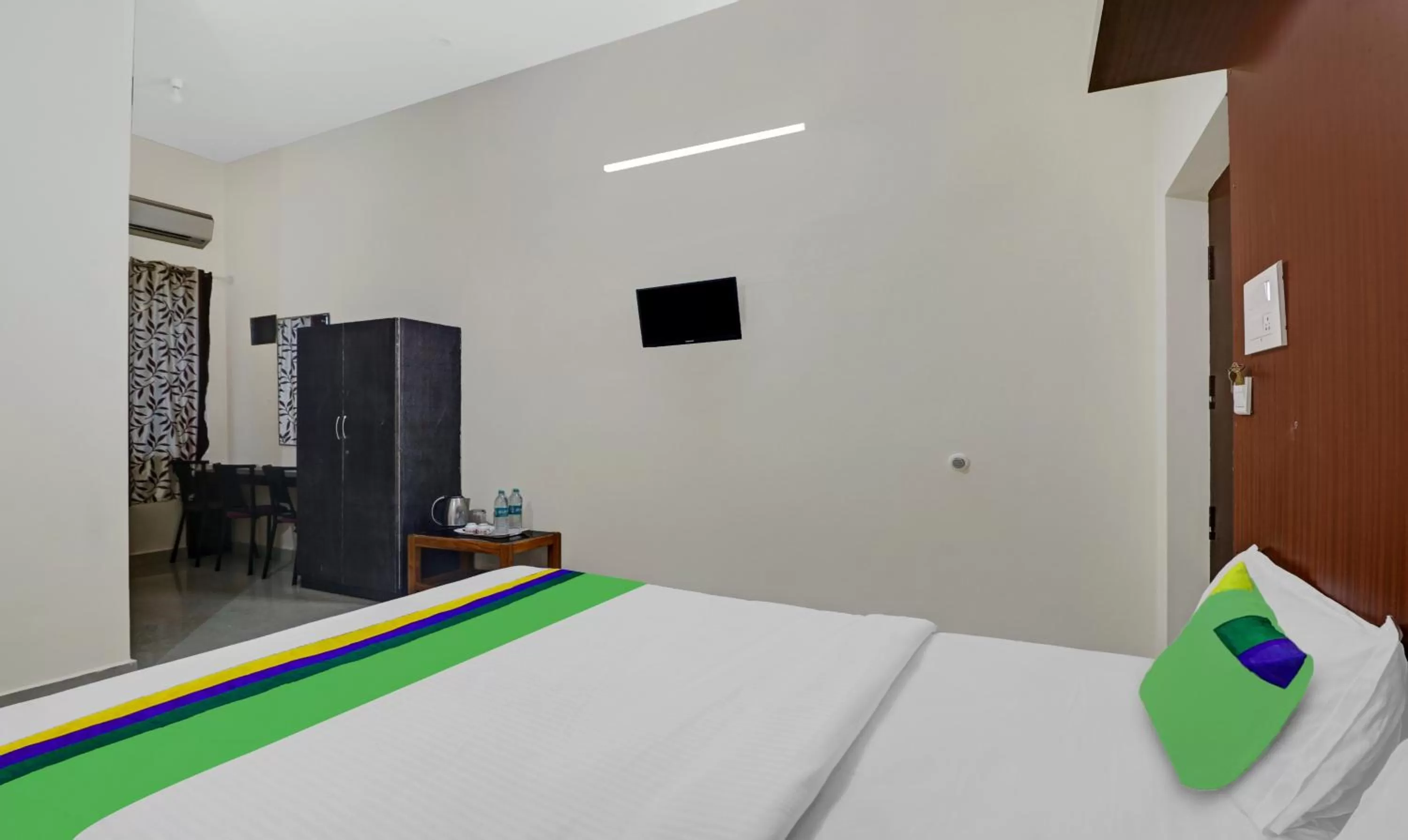 Bedroom, Bed in Treebo Trend Grand JP Inn