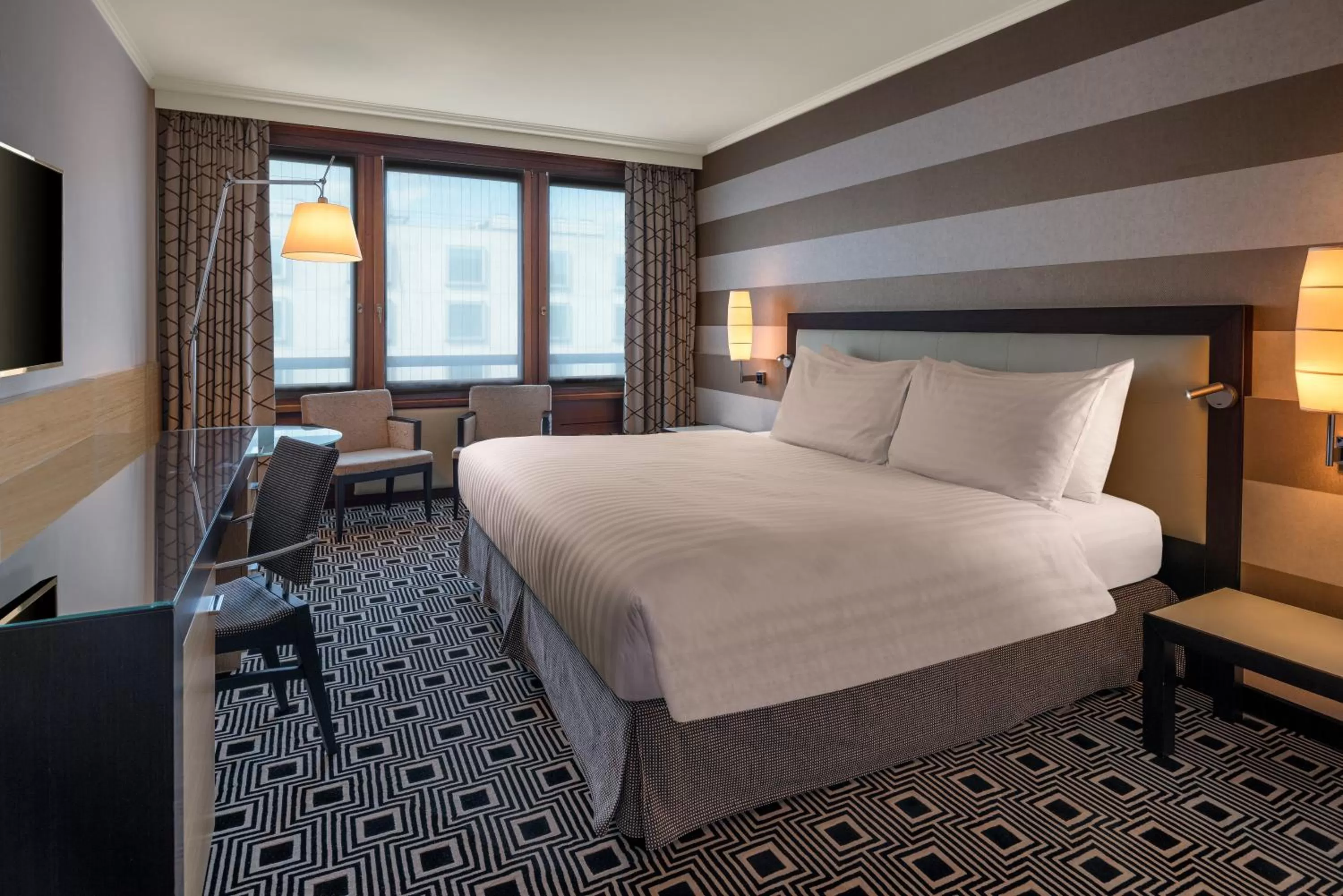 Bedroom, Bed in Hilton Geneva Hotel and Conference Centre