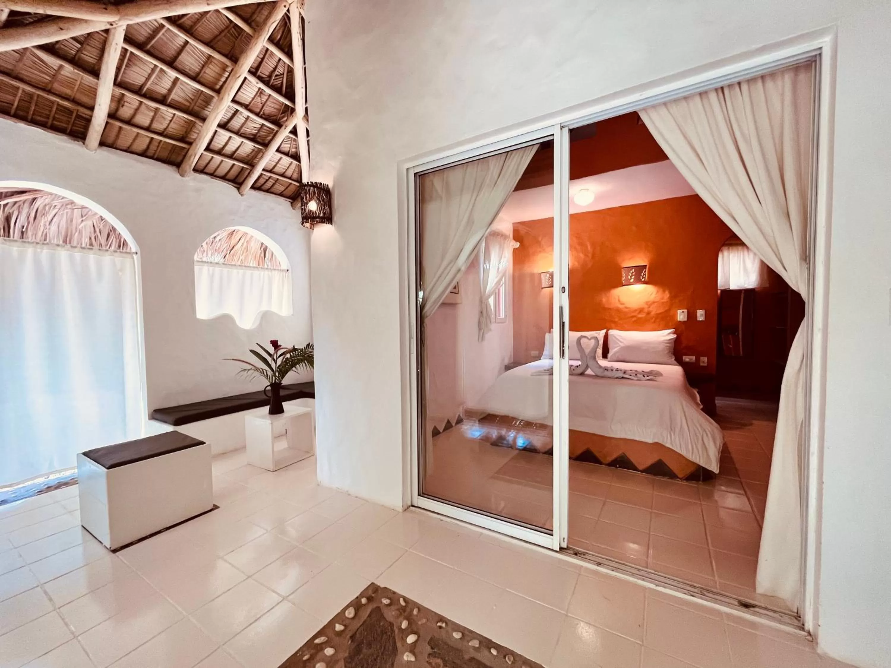 Patio, Bed in Hotel La Tortuga