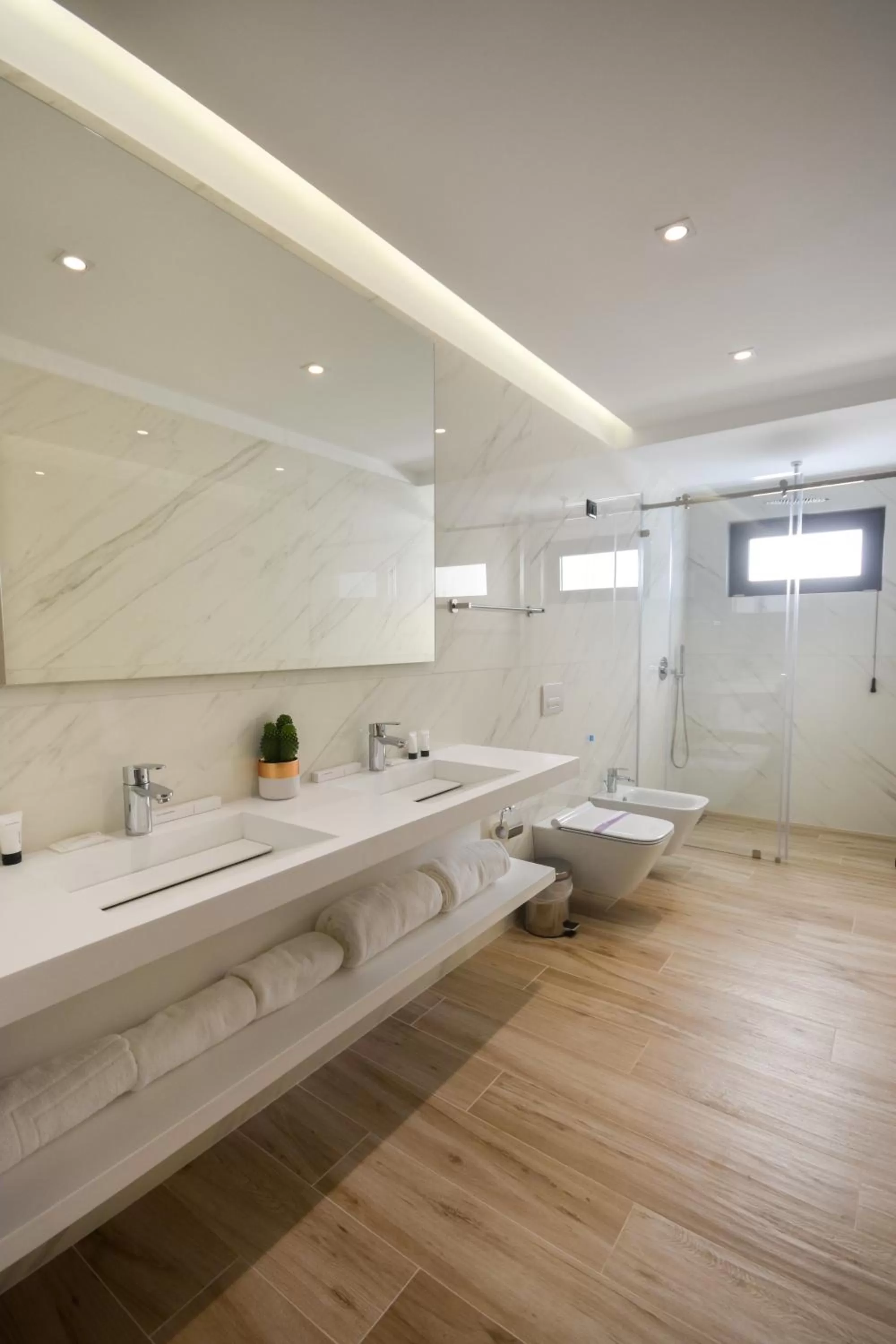 Shower in Flamingo Hotel