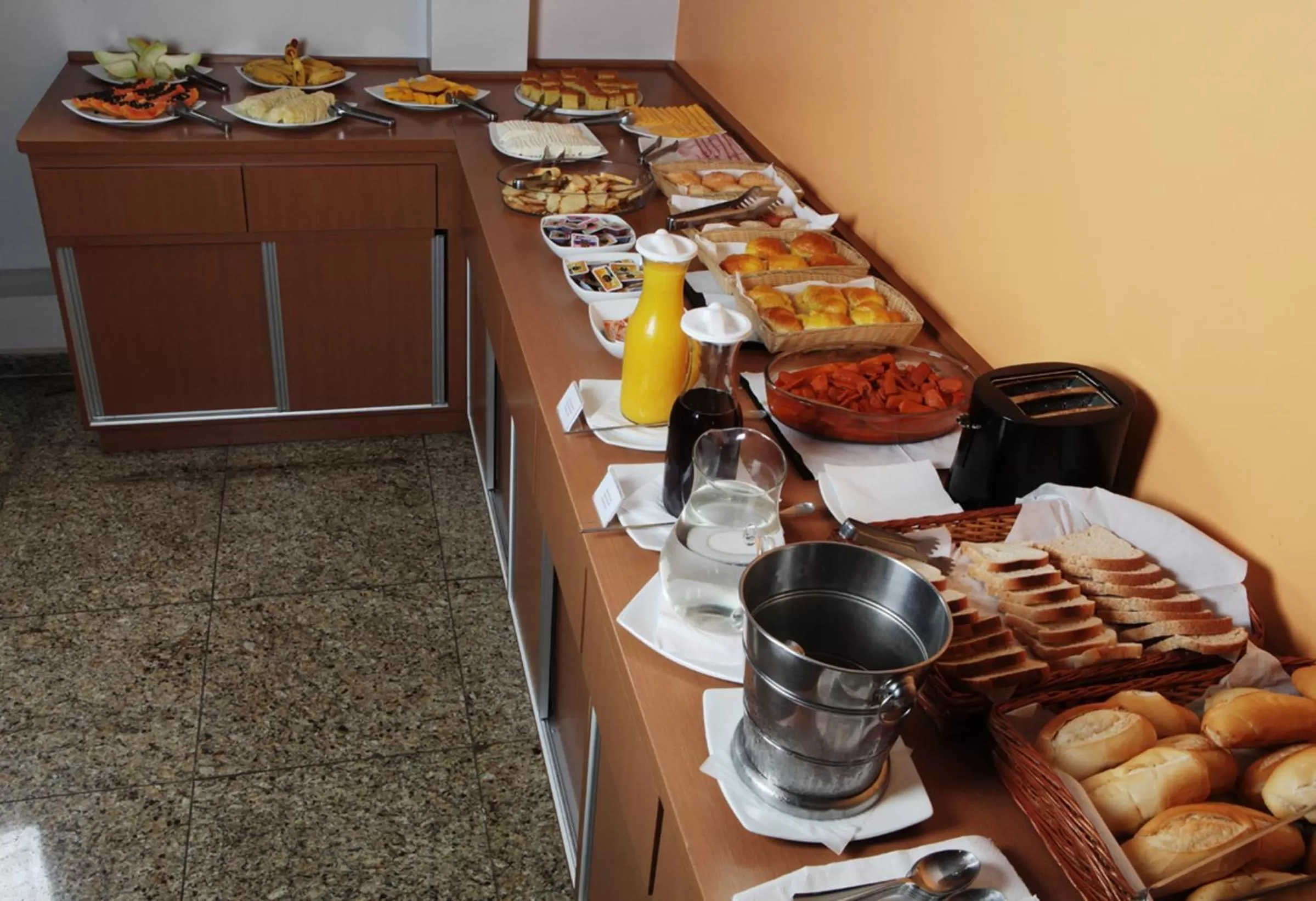 Restaurant/places to eat in Pompeu Rio Hotel