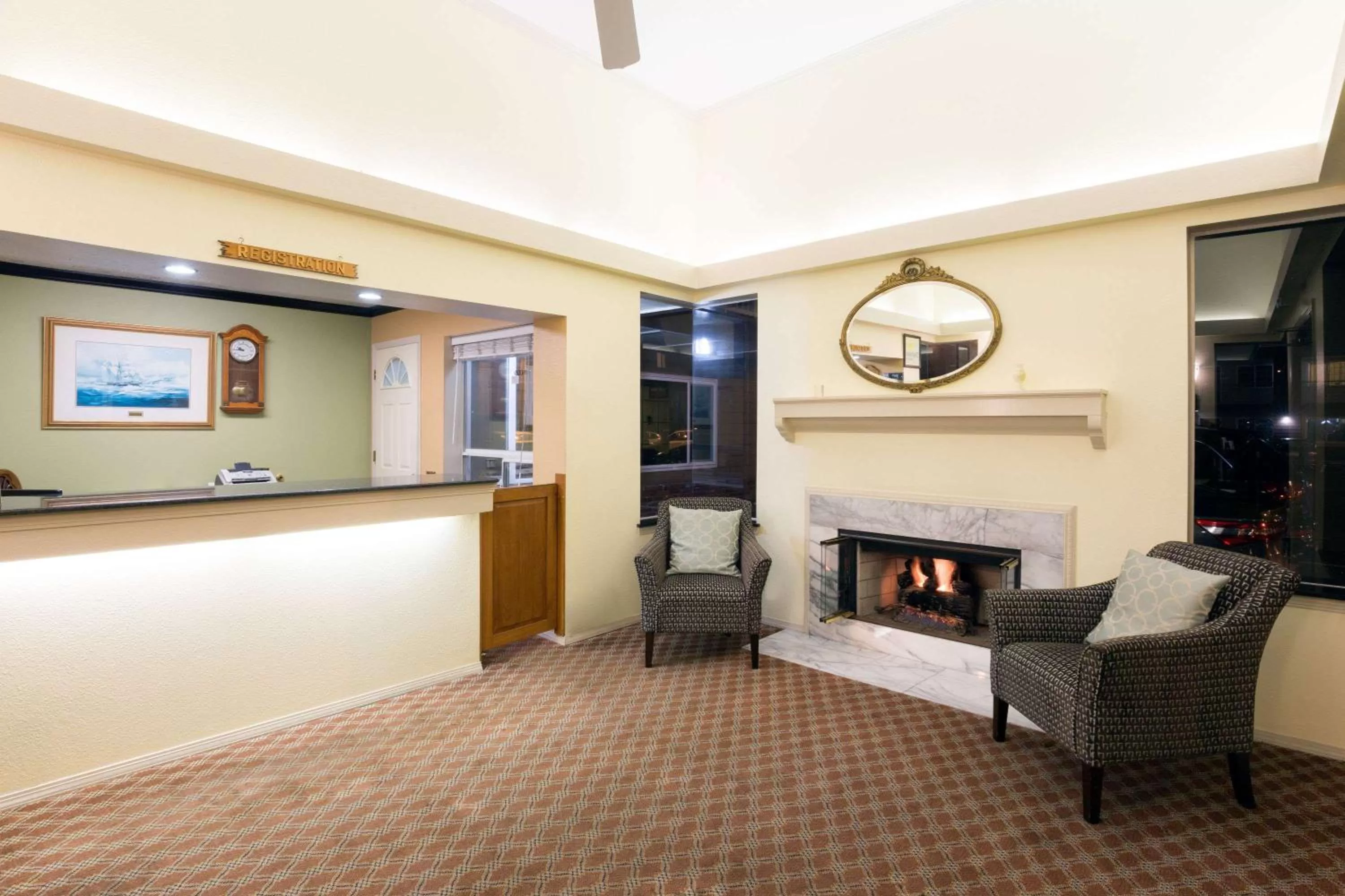 Lobby or reception in Days Inn by Wyndham Newport OR