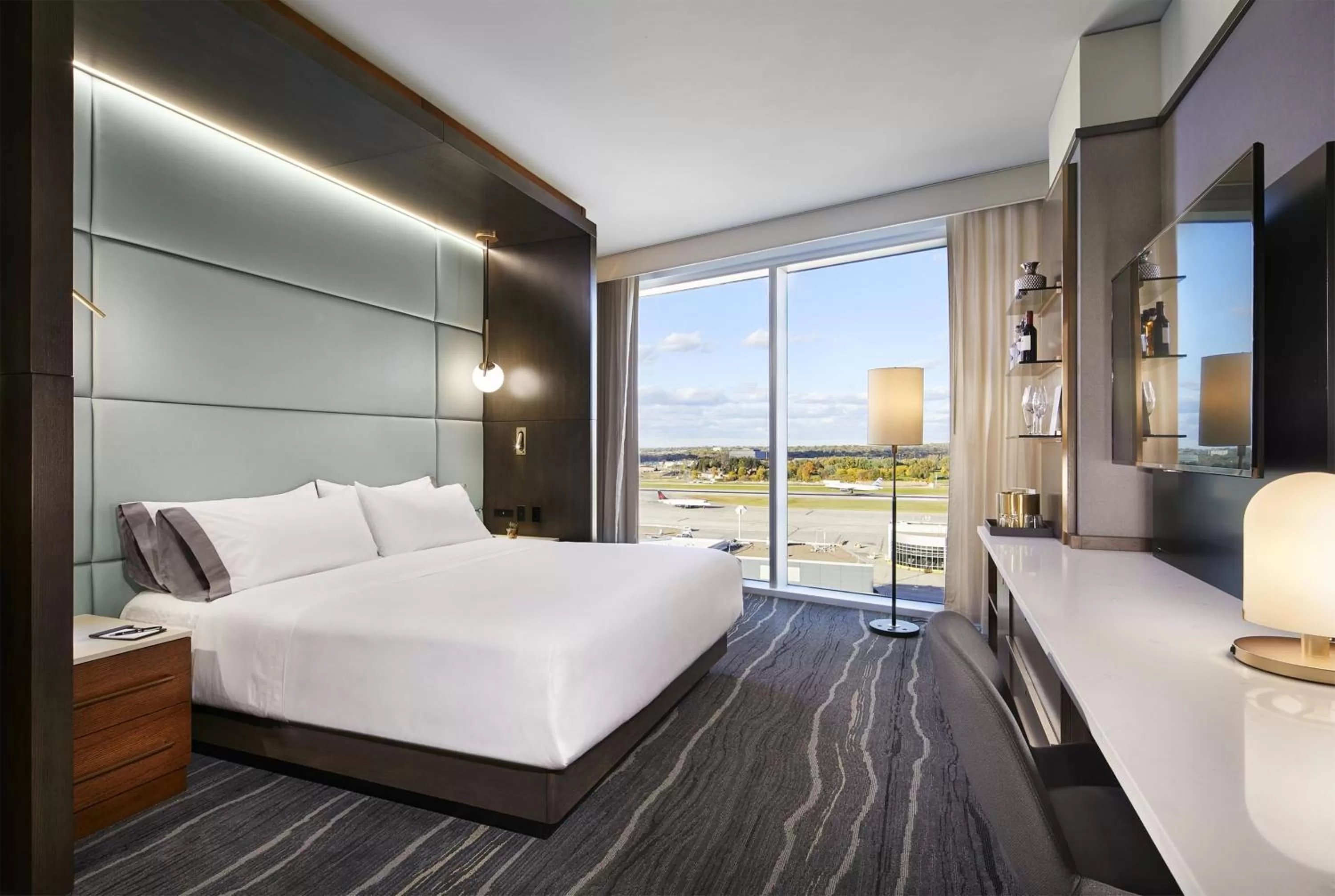 Photo of the whole room, Bed in InterContinental Minneapolis - St. Paul Airport by IHG
