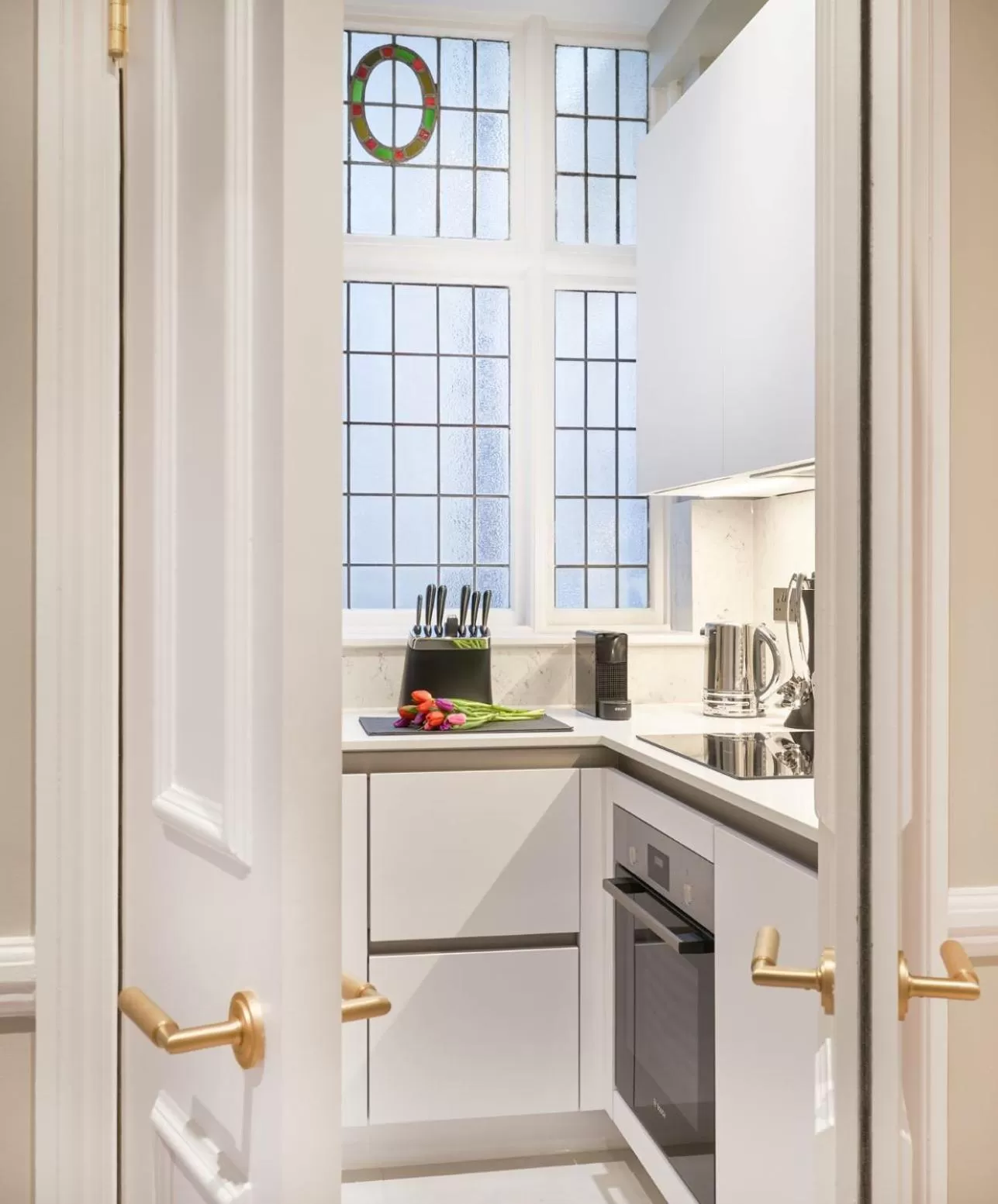 Kitchen or kitchenette in 11 Cadogan Gardens and The Apartments by Iconic Luxury Hotels