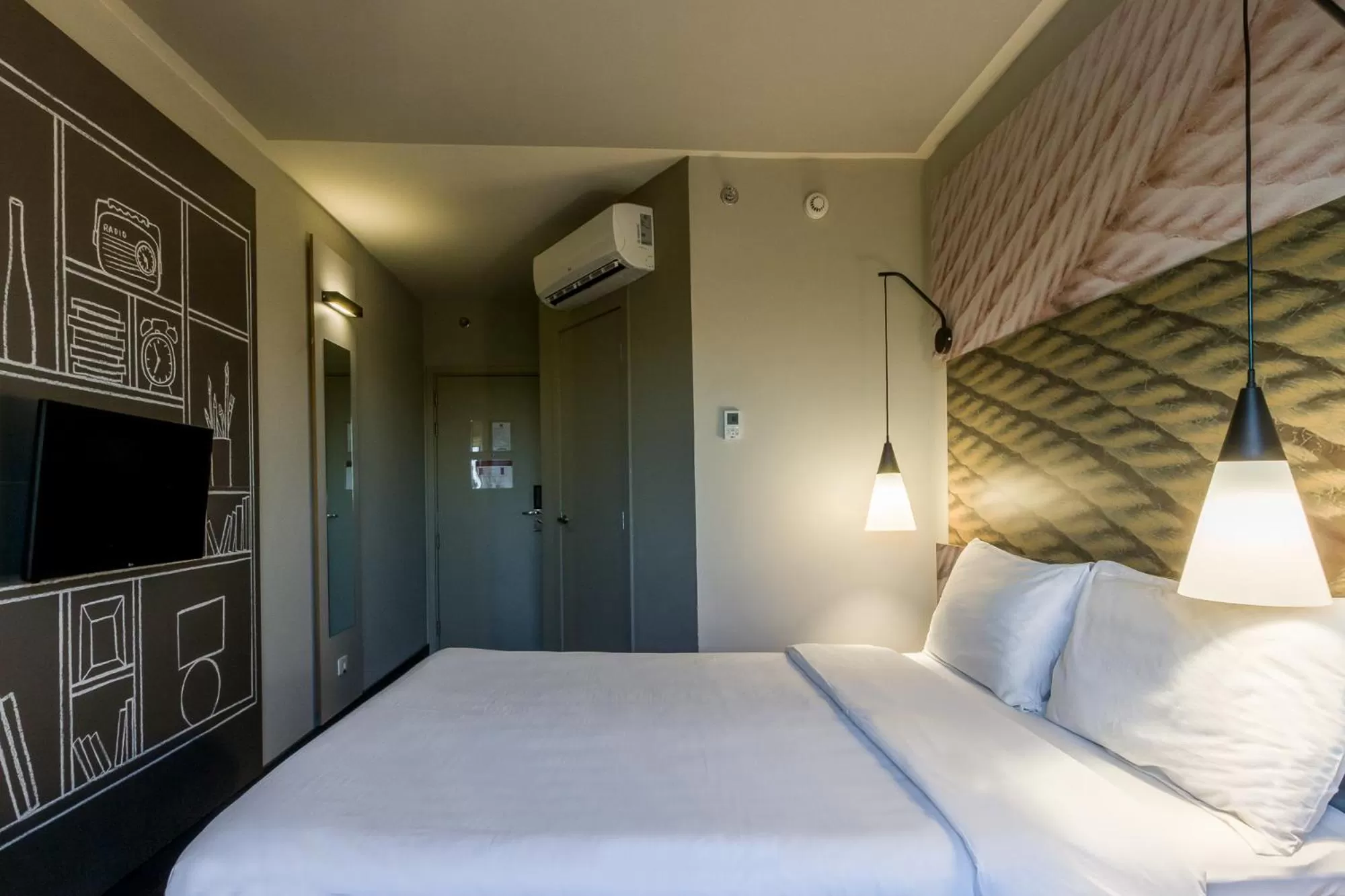 Bedroom, Bed in Ibis Americana