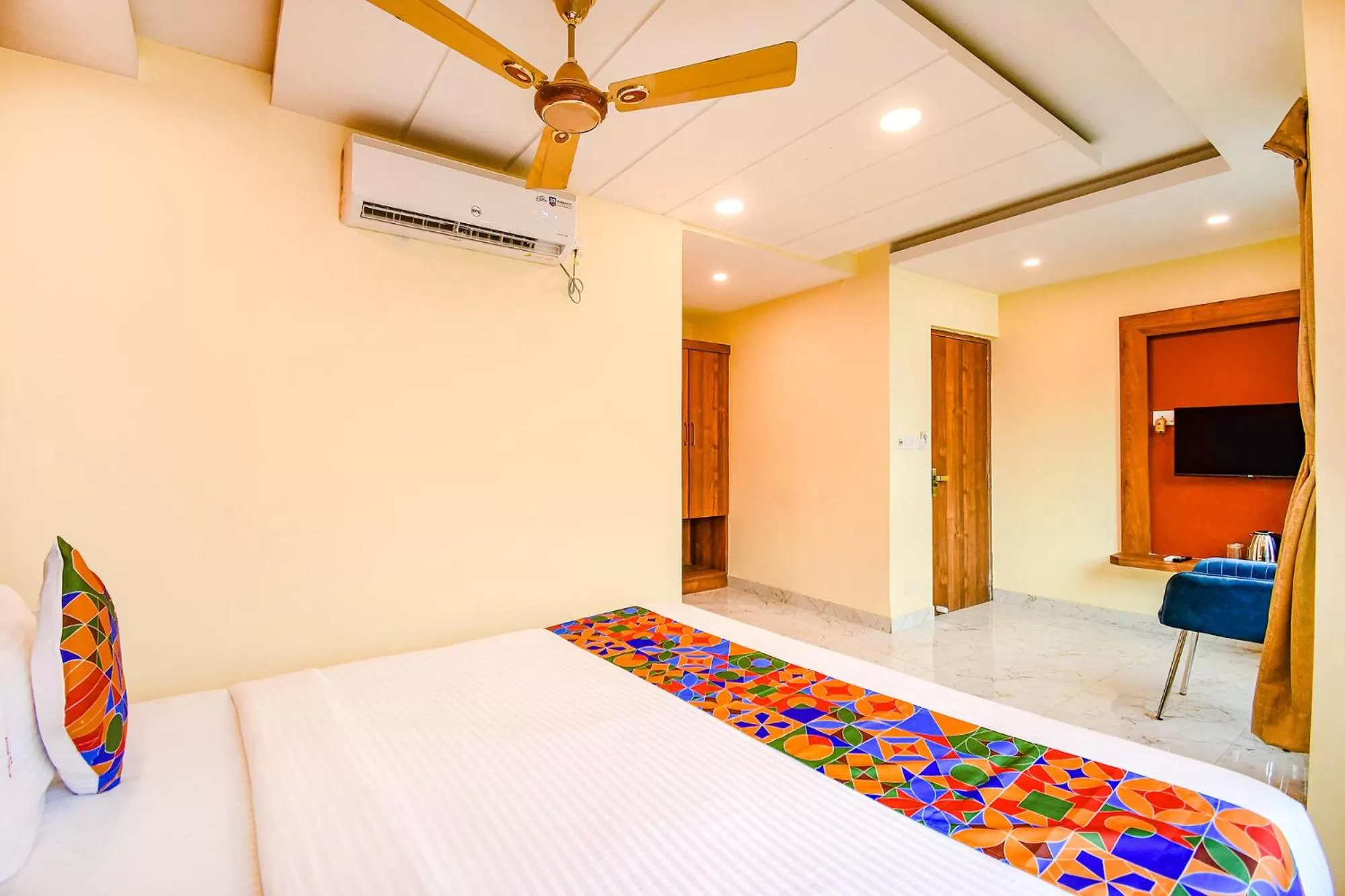 Communal lounge/ TV room, Bed in FabHotel Aqua Tulip - Nr Milan Mela