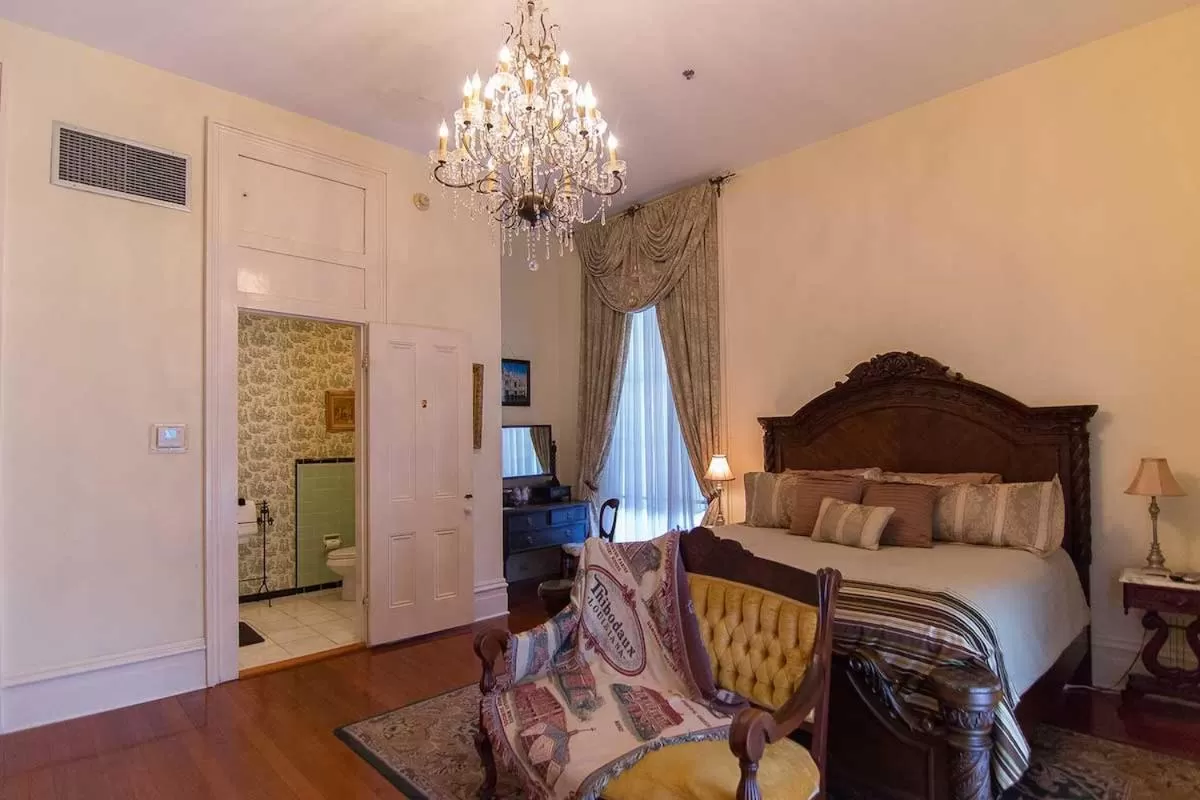 Bed in Dansereau House