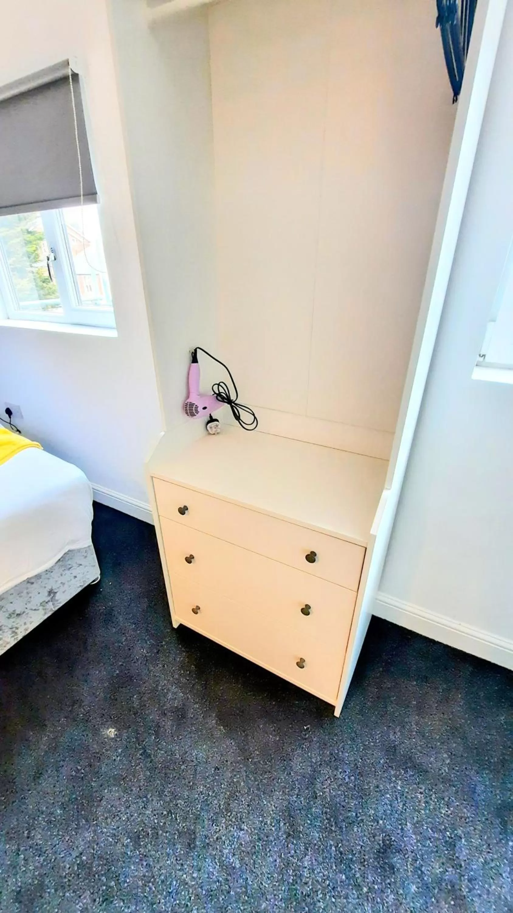 wardrobe in Burford Road - Stay. Sleep. Rest.