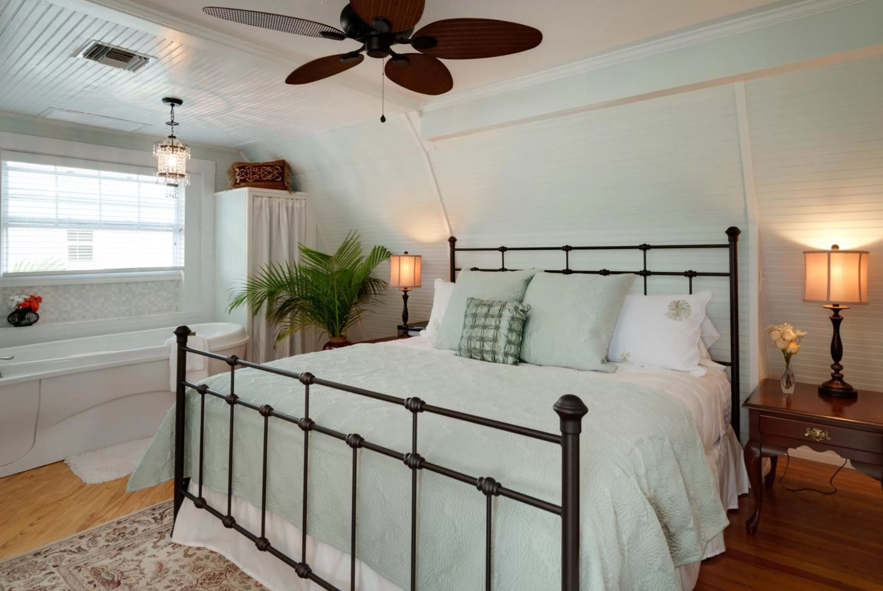 Premier King Suite with Private Balcony in SeaGlass Inn Bed and Breakfast