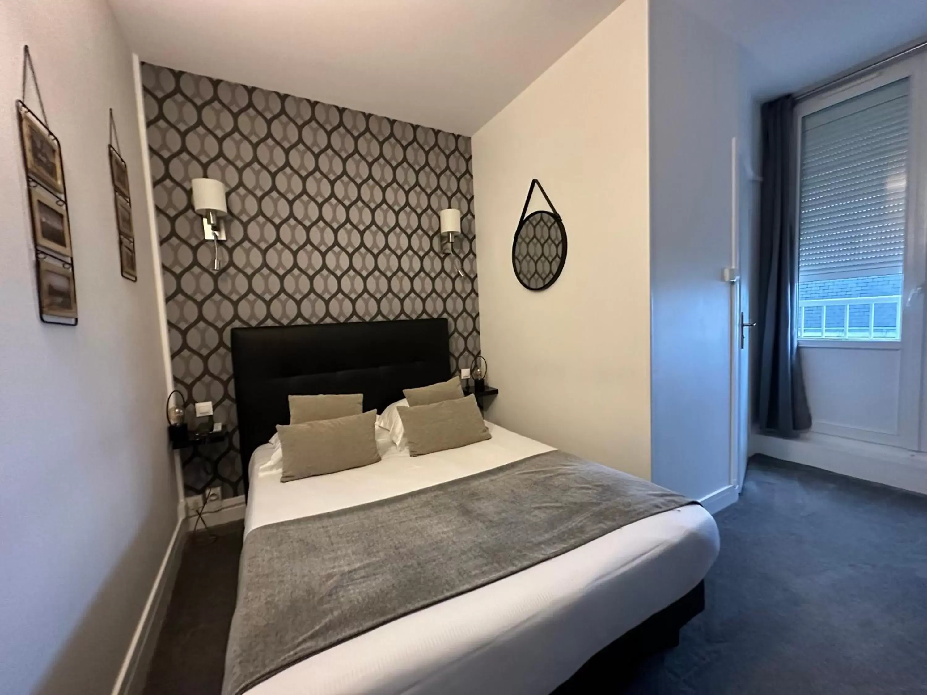 Standard Double Room - single occupancy in Hotel Le Saint-Yves Standard Double Room - single occupancy in Hotel Le Saint-Yves
