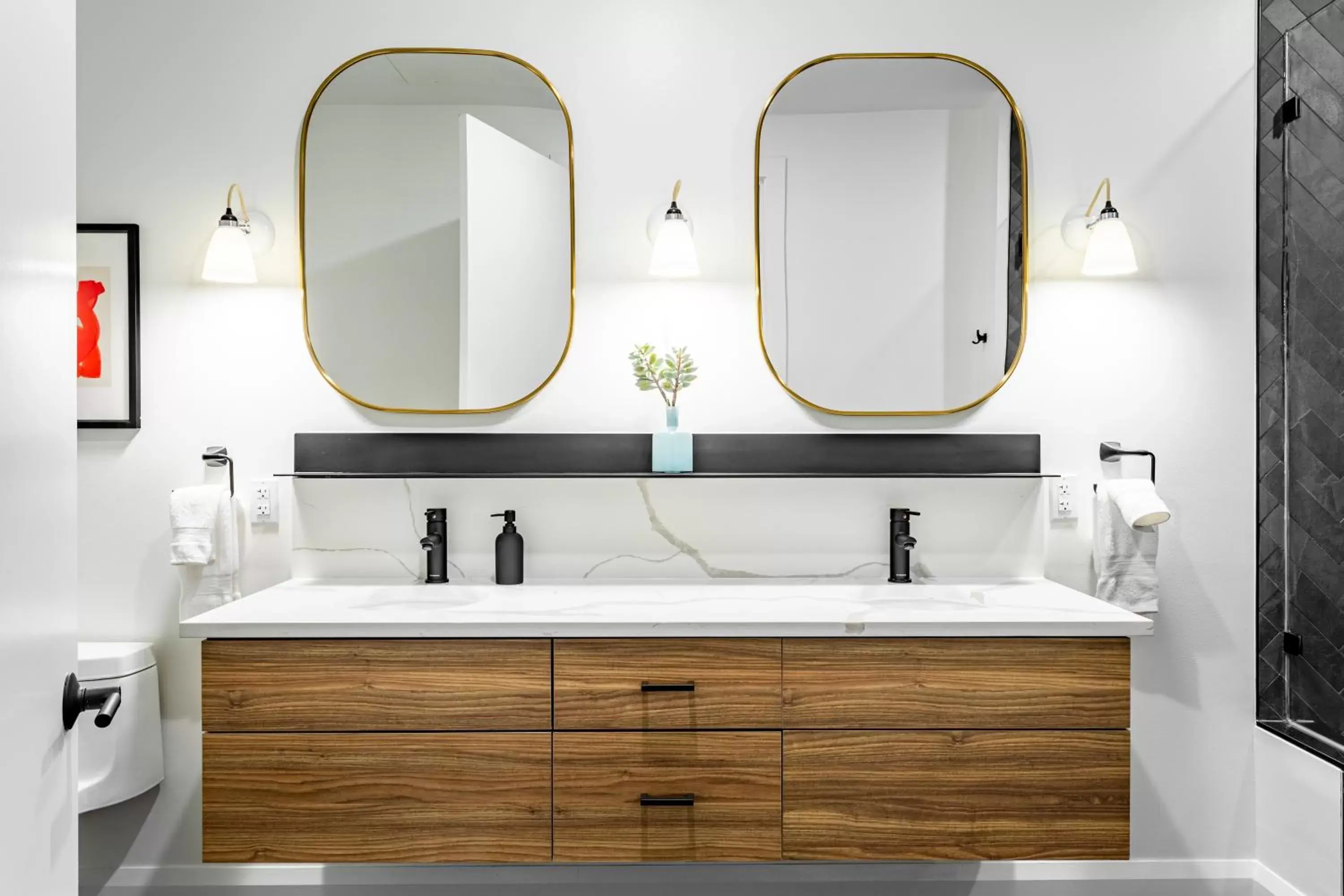 Studio - Disability Access in Mint House Dallas - Downtown Studio - Disability Access in Mint House Dallas - Downtown