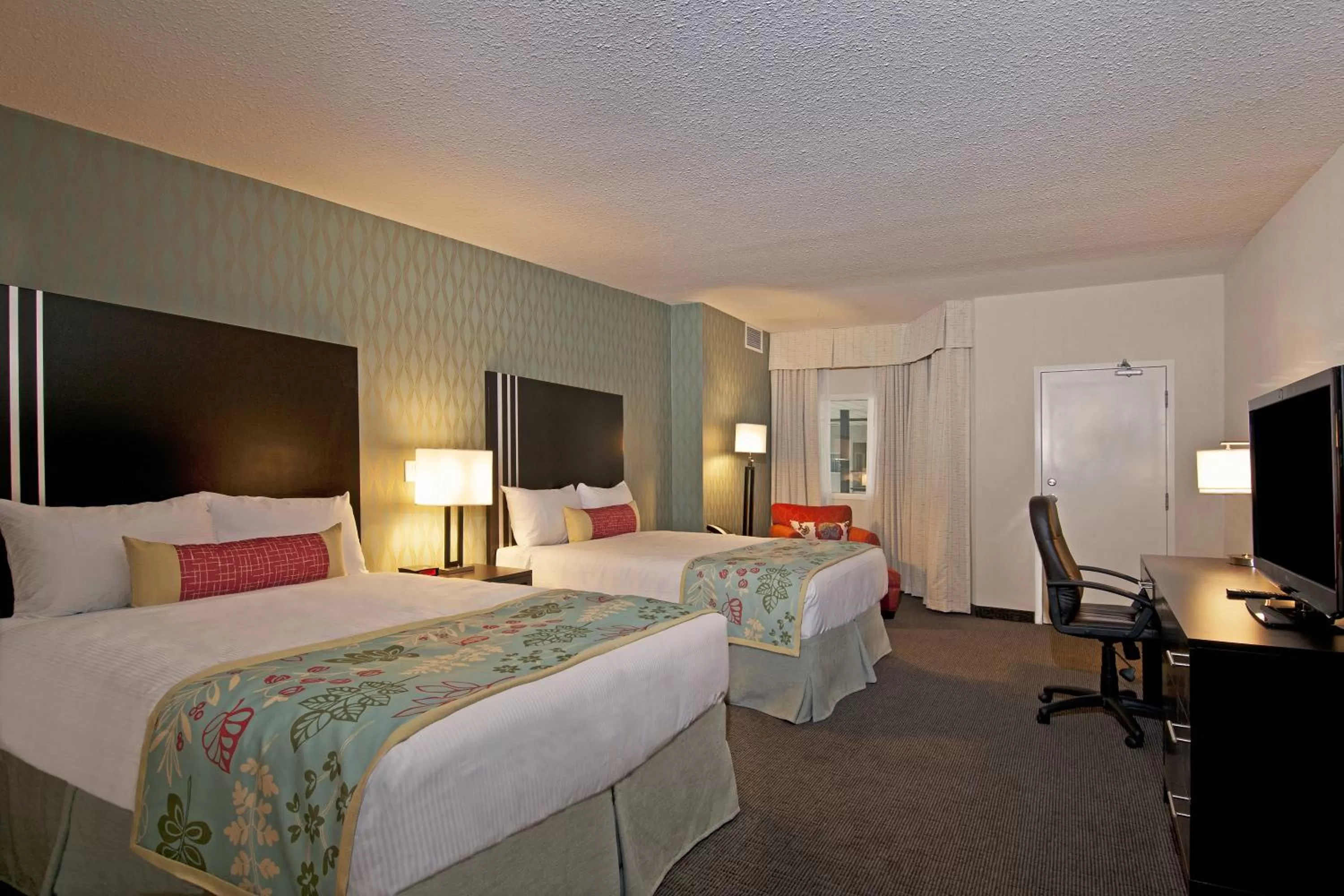 Bed in Coast Kamloops Hotel & Conference Centre