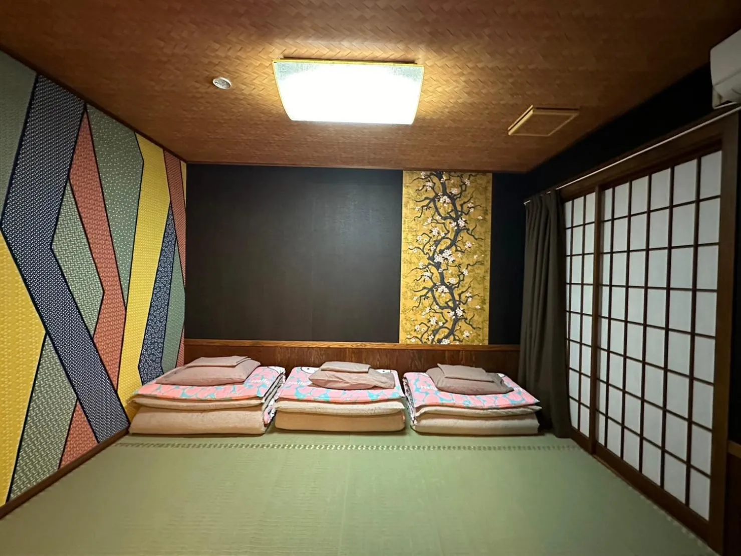 Bed in Minato Oasis Numazu / 沼津観光の中心、伊豆観光の拠点に好立地！沼津港に位置し交通・飲食・コンビニ等至便です！