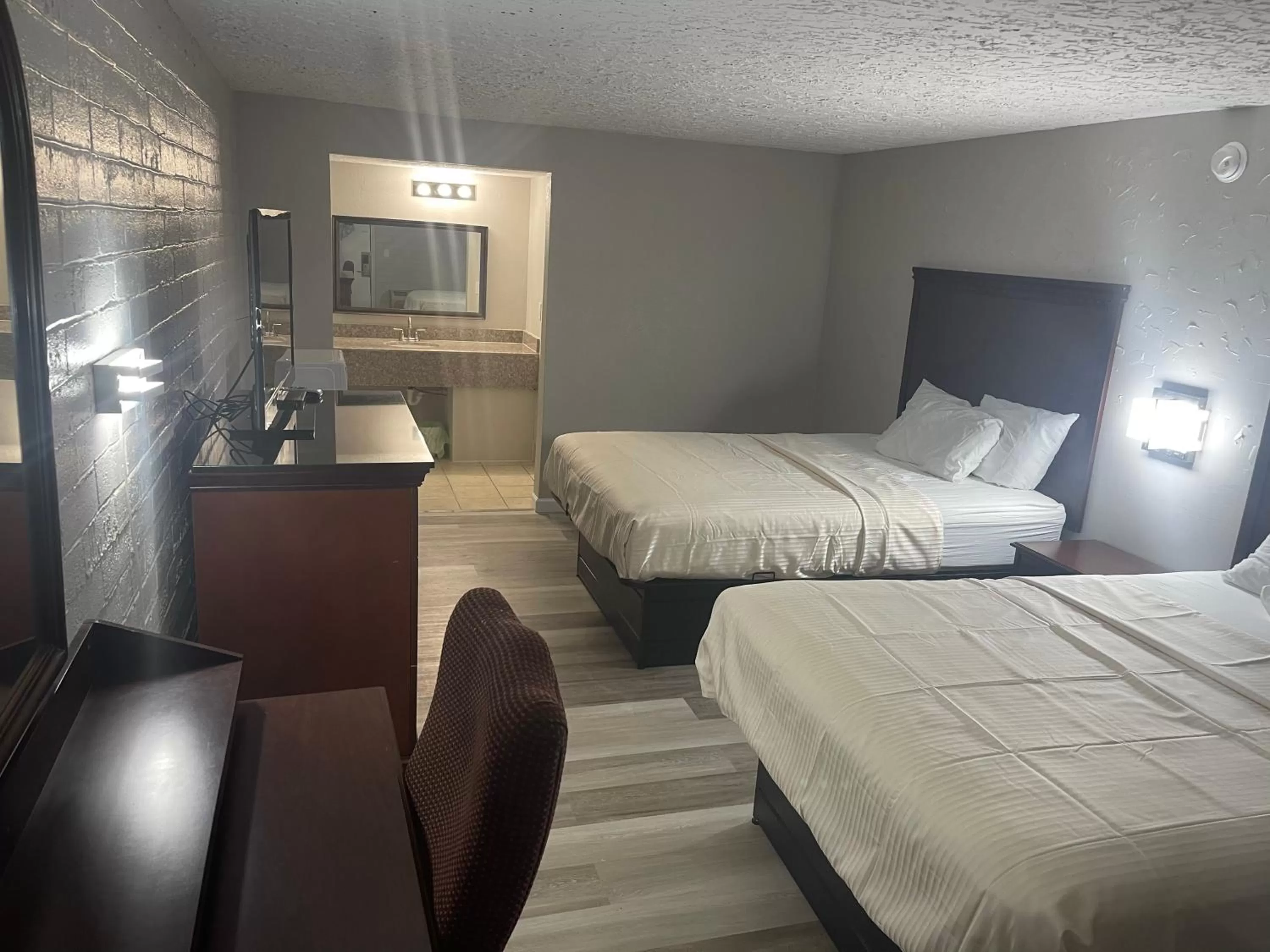 Photo of the whole room, Bed in Stratford House Inn