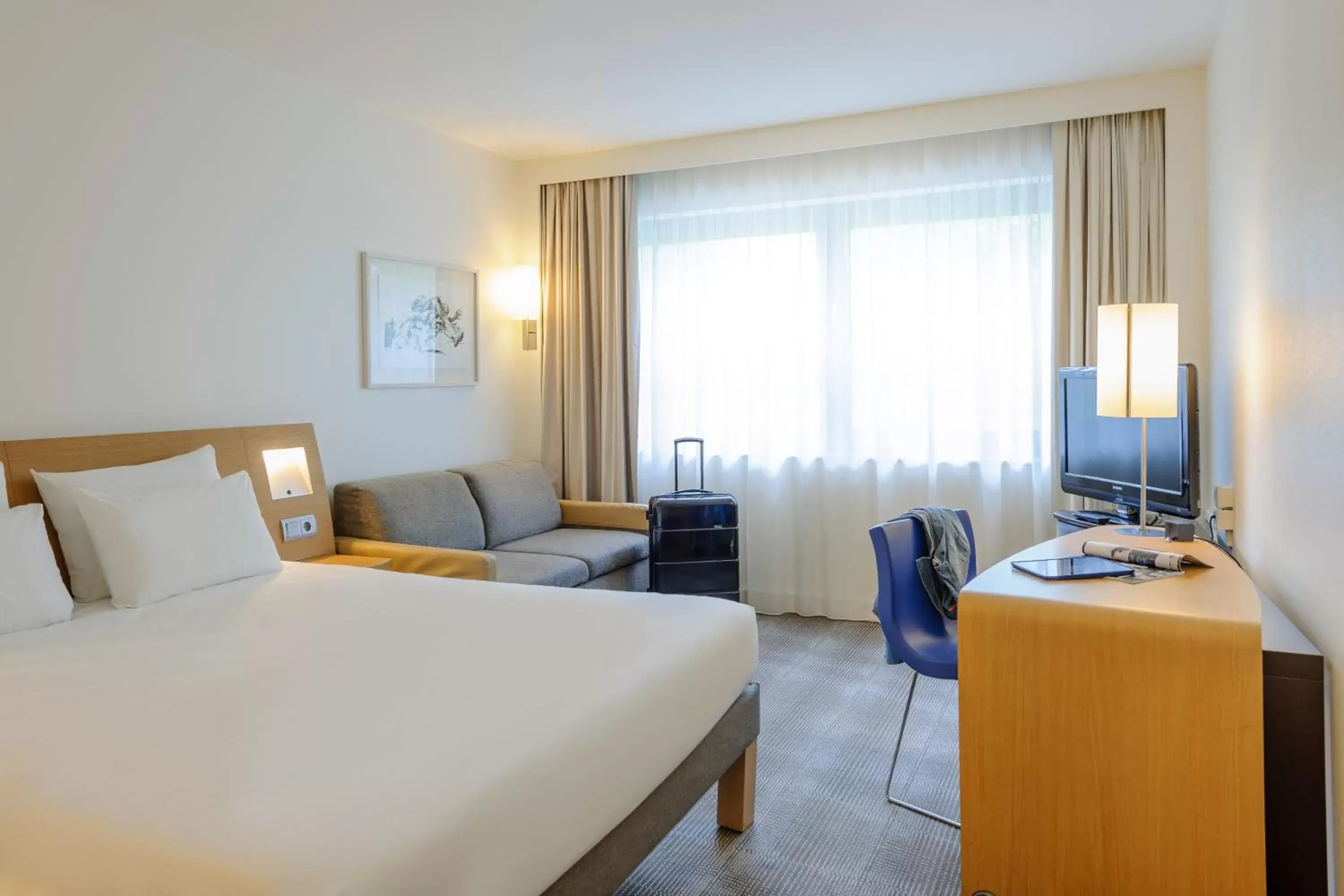 Standard Double Room with Sofa in Novotel Aachen City Standard Double Room with Sofa in Novotel Aachen City
