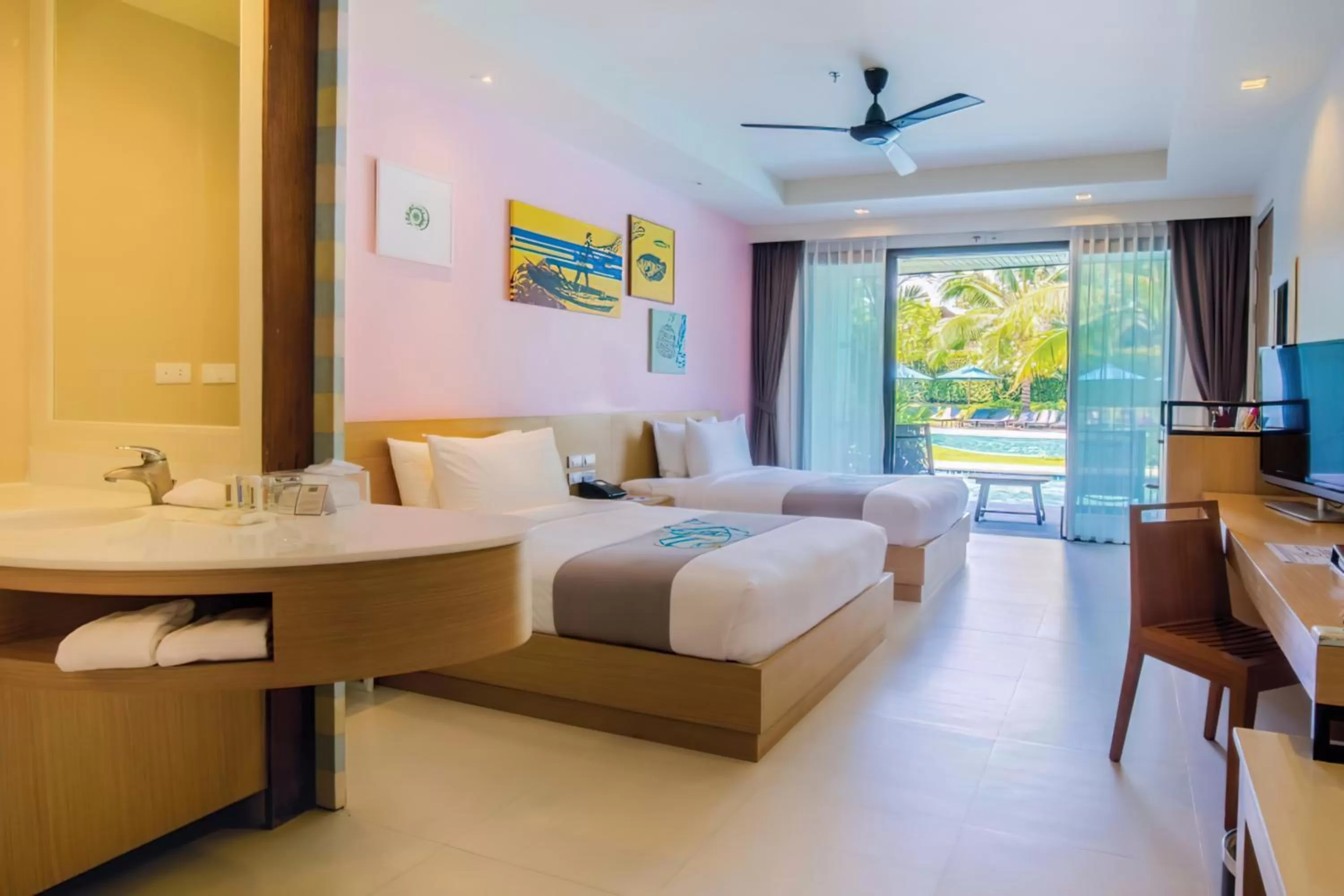 Photo of the whole room, Bed in Holiday Ao Nang Beach Resort, Krabi