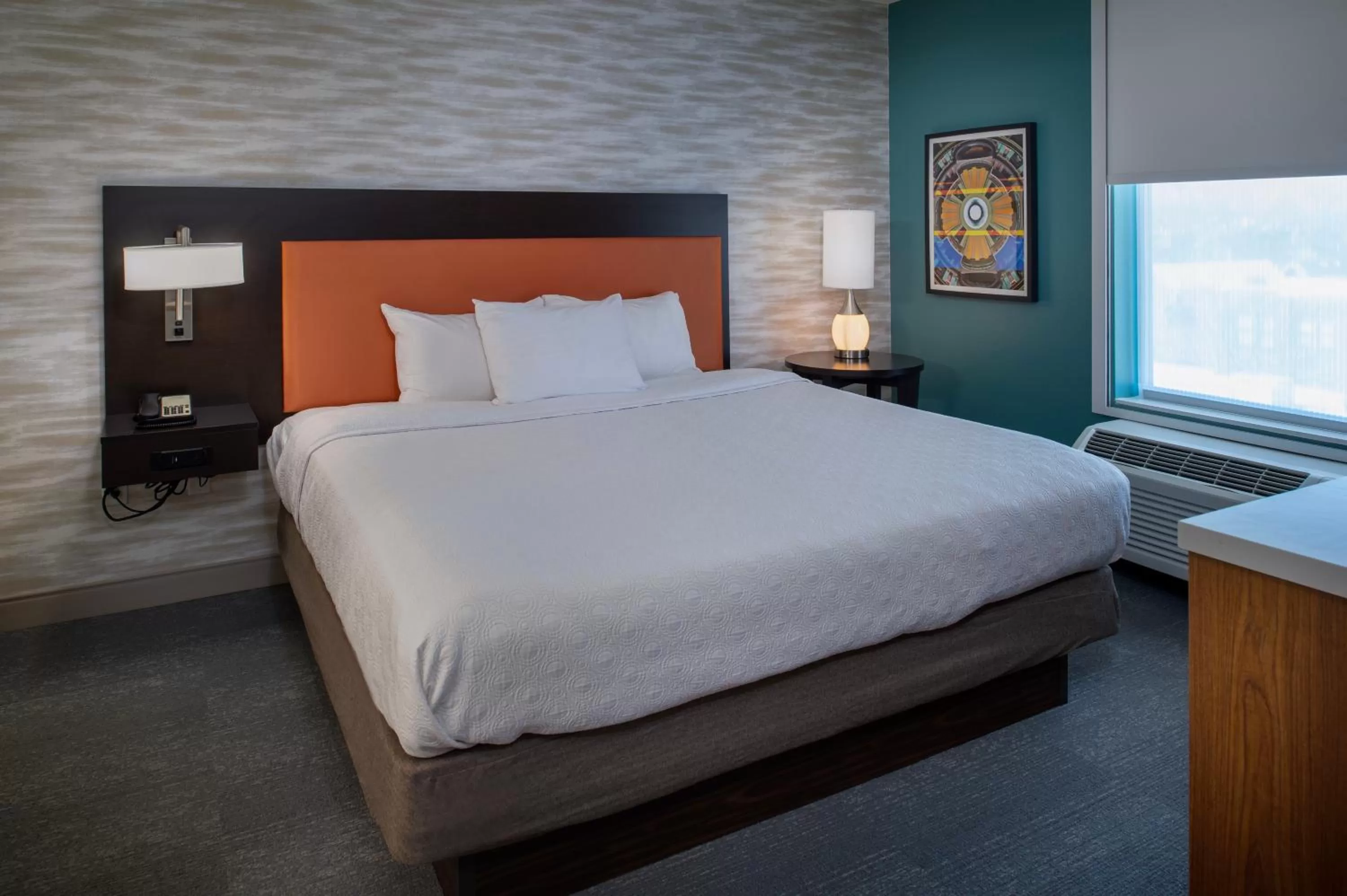 Bed in Home2 Suites St. Louis / Forest Park