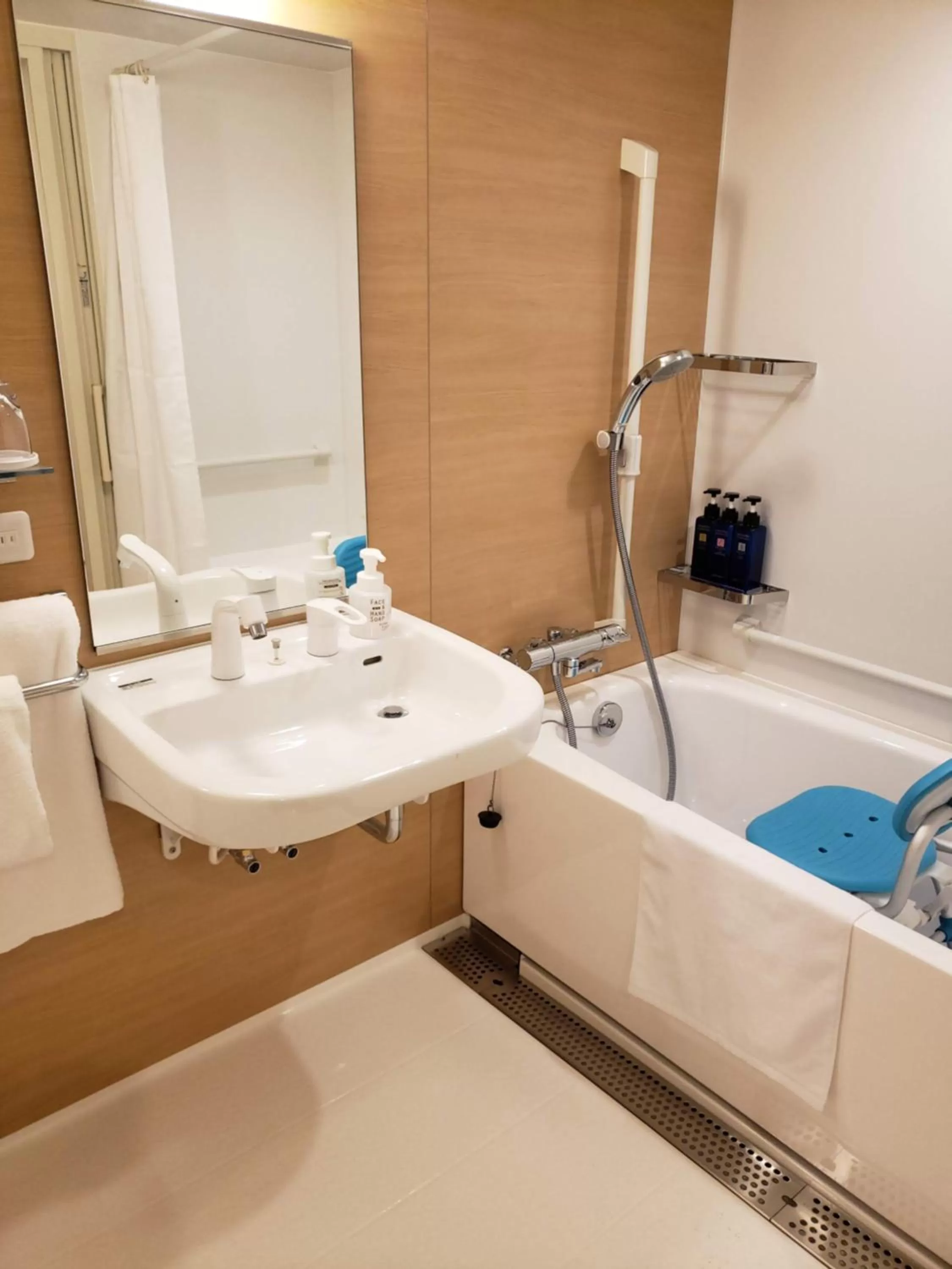 Bathroom in Royal Twin Hotel Kyoto Hachijoguchi