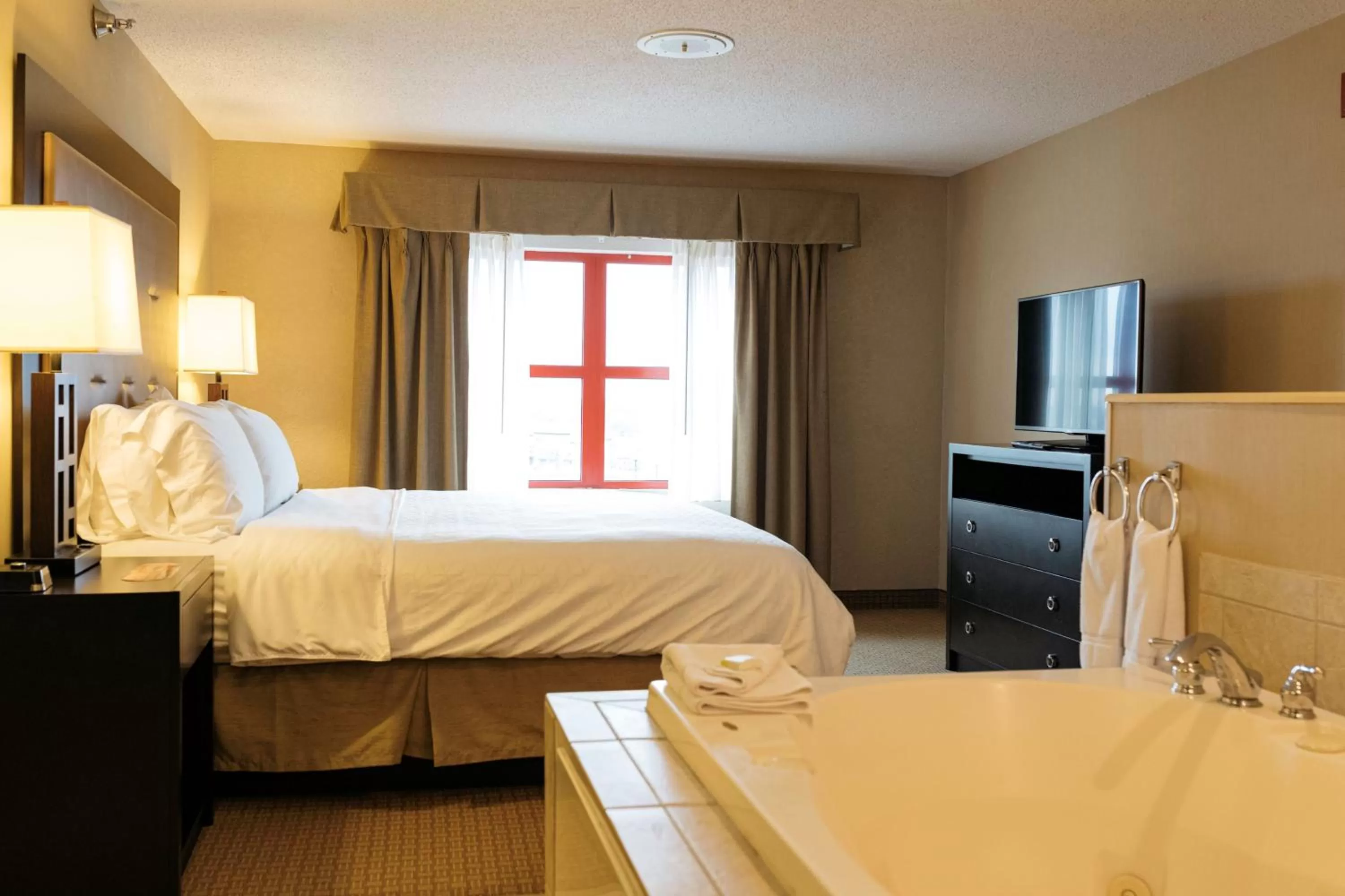 Photo of the whole room, Bed in Holiday Inn Express & Suites - Olathe North by IHG