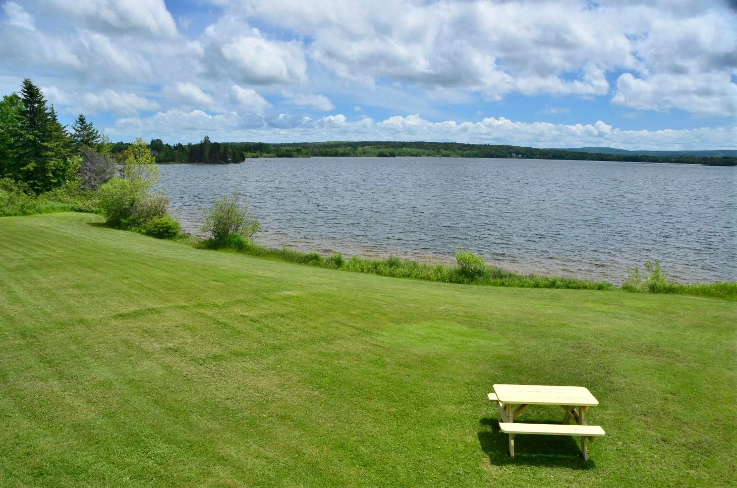 Lake view in Trailsman Lodge