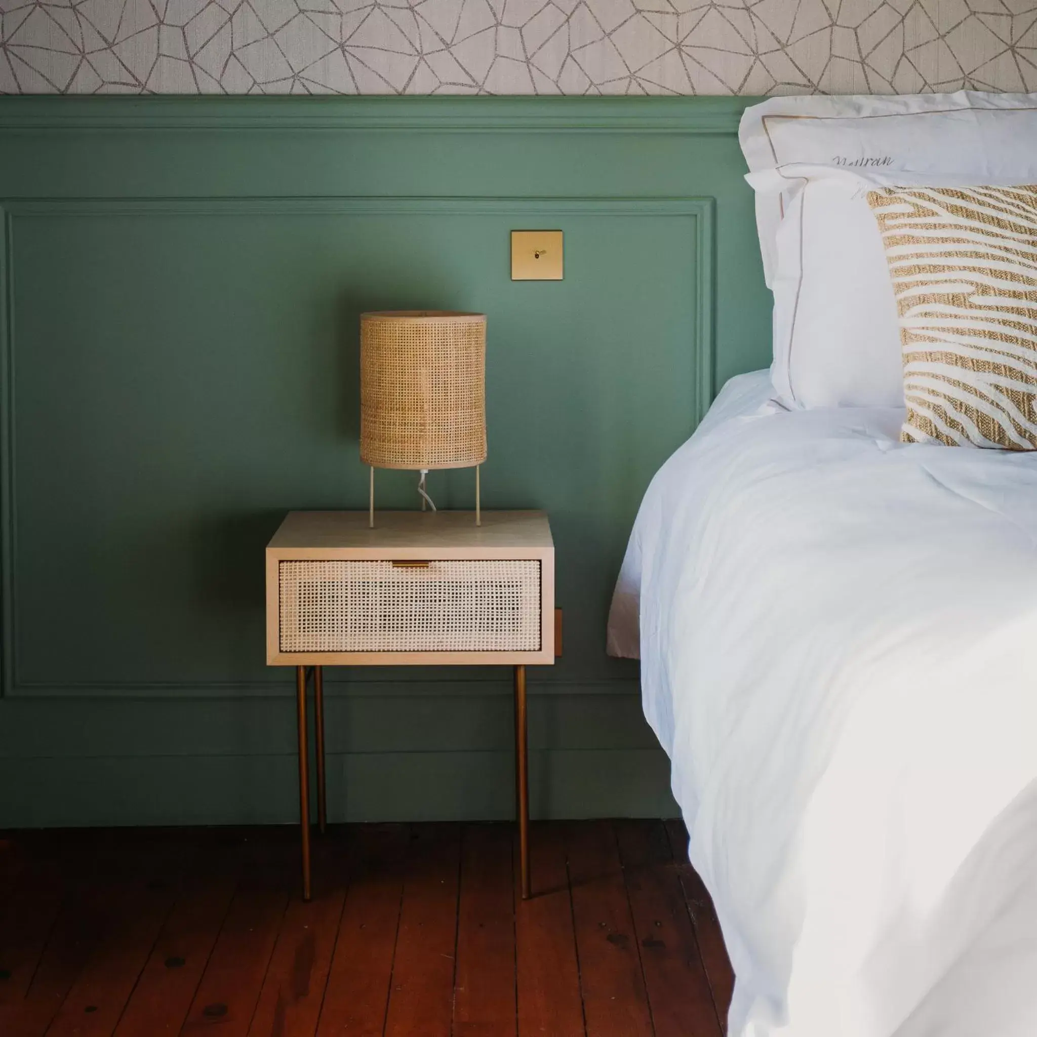 Double Room with Private Bathroom in Château de Neyran chambre d'hôtes & Spa Double Room with Private Bathroom in Château de Neyran chambre d'hôtes & Spa