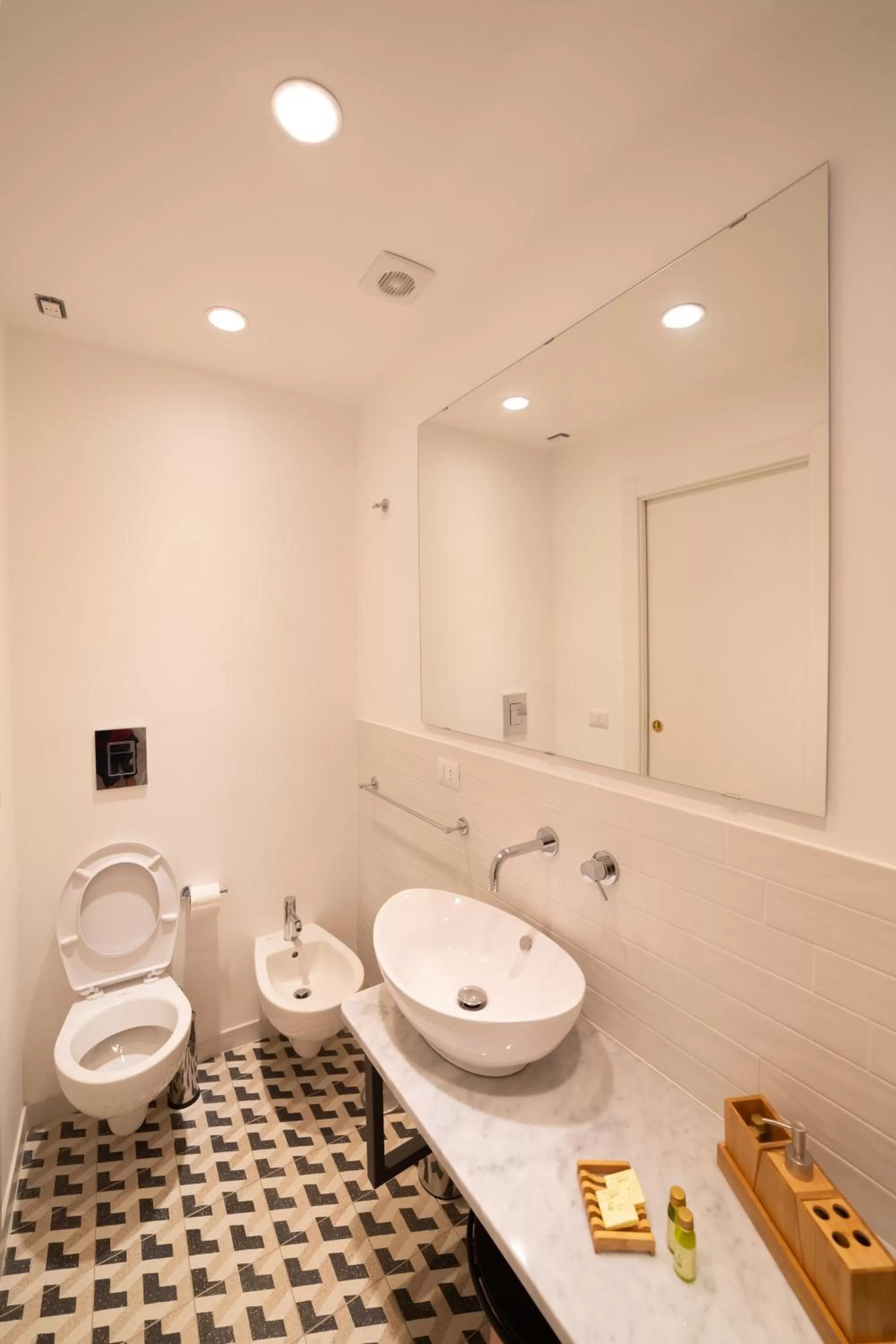 Toilet in The Duomo House by House In Naples