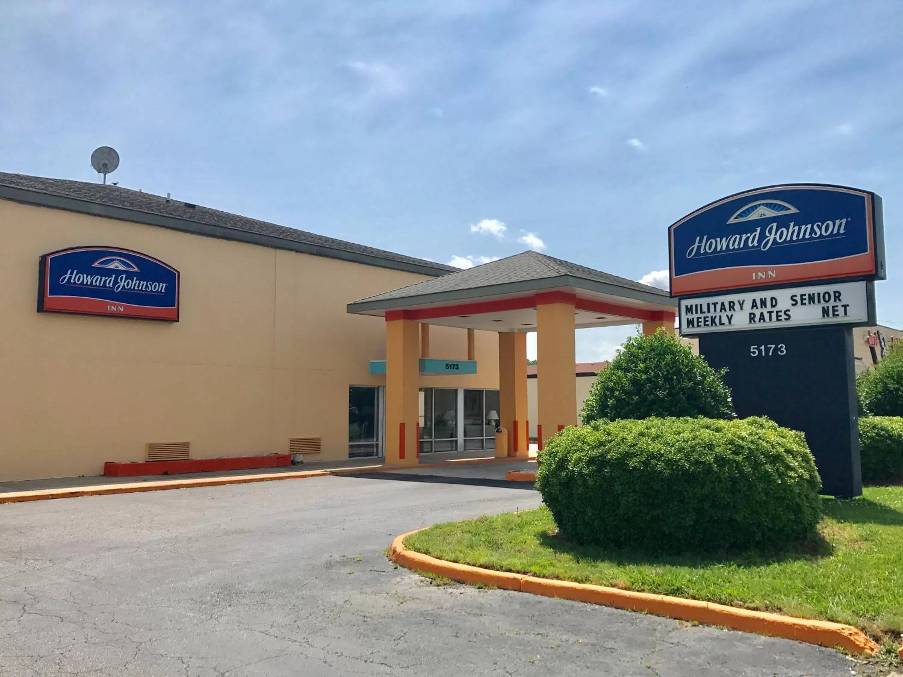Property building in Howard Johnson by Wyndham Virginia Beach
