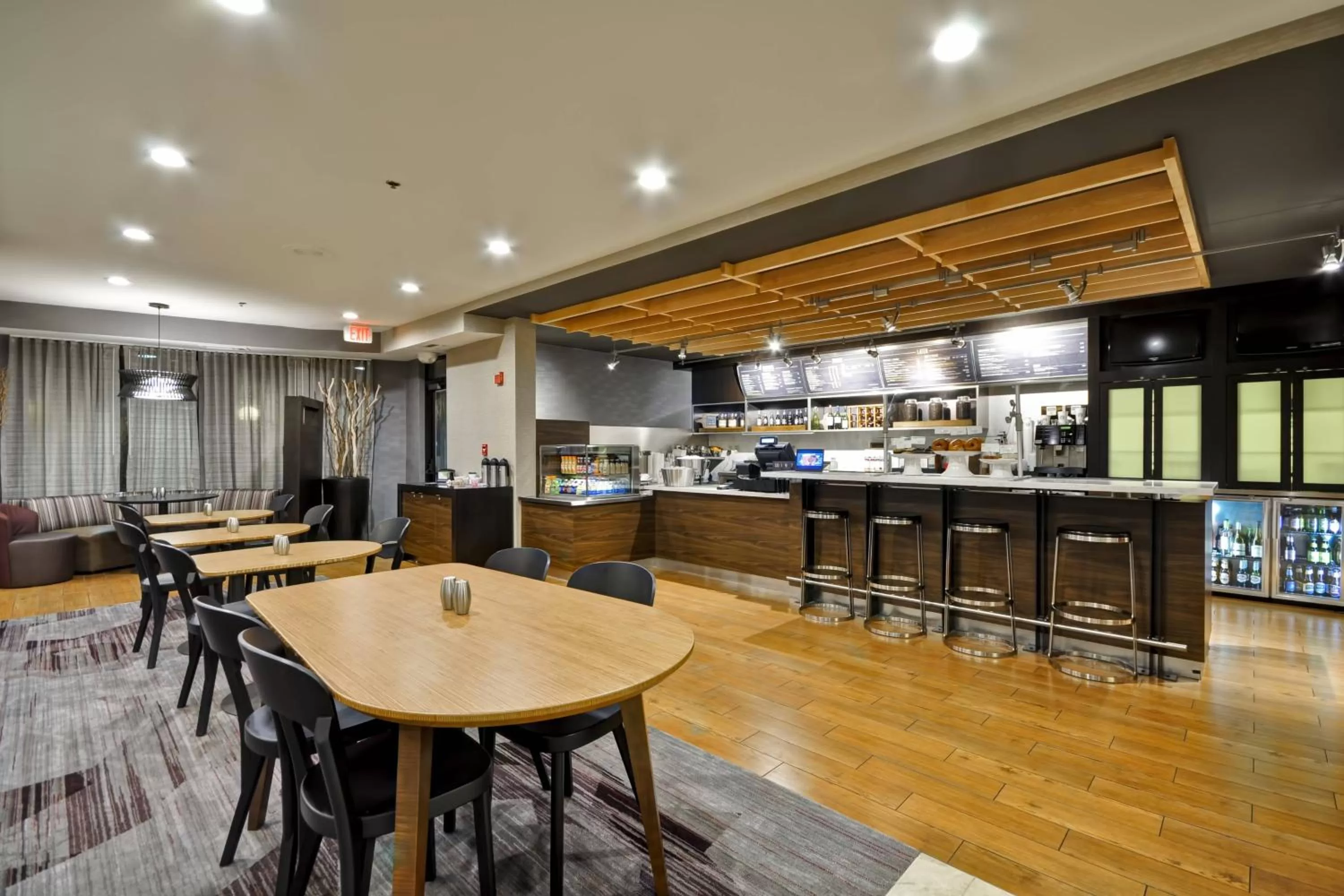 Restaurant/places to eat in Courtyard by Marriott Jacksonville Airport/ Northeast