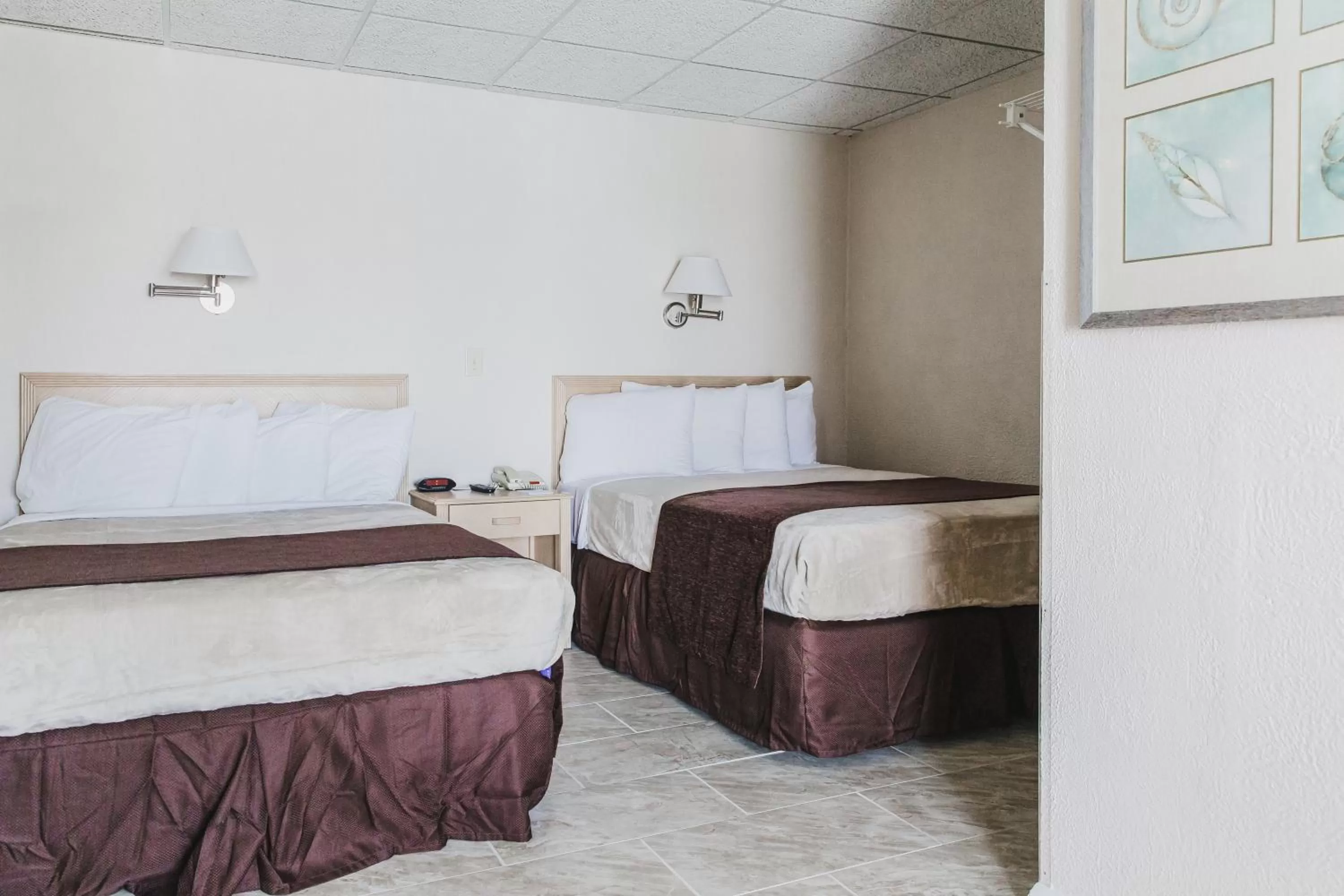 Bed in Heart of Wildwood Motel