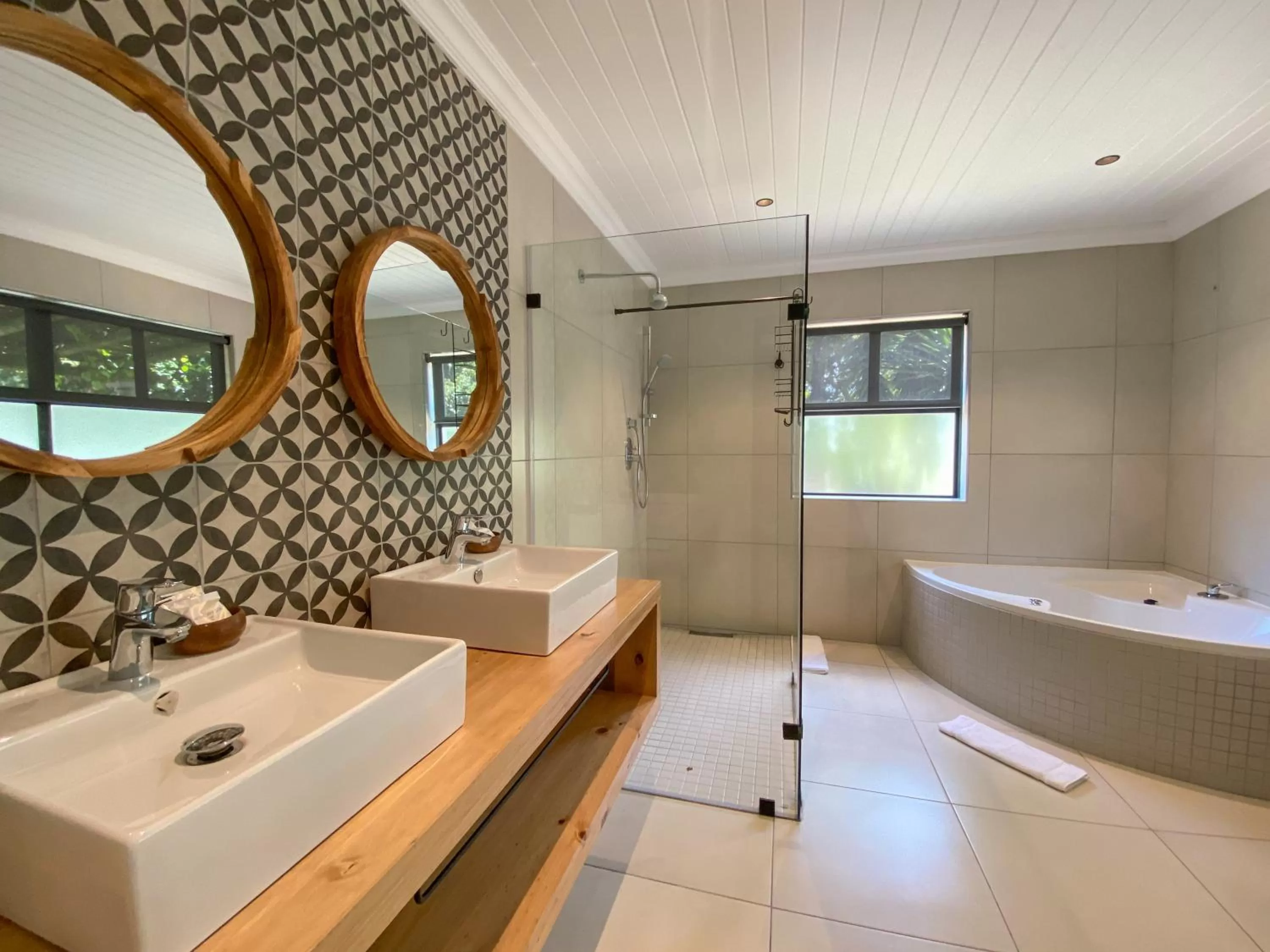 Bathroom in Loerie Guest Lodge