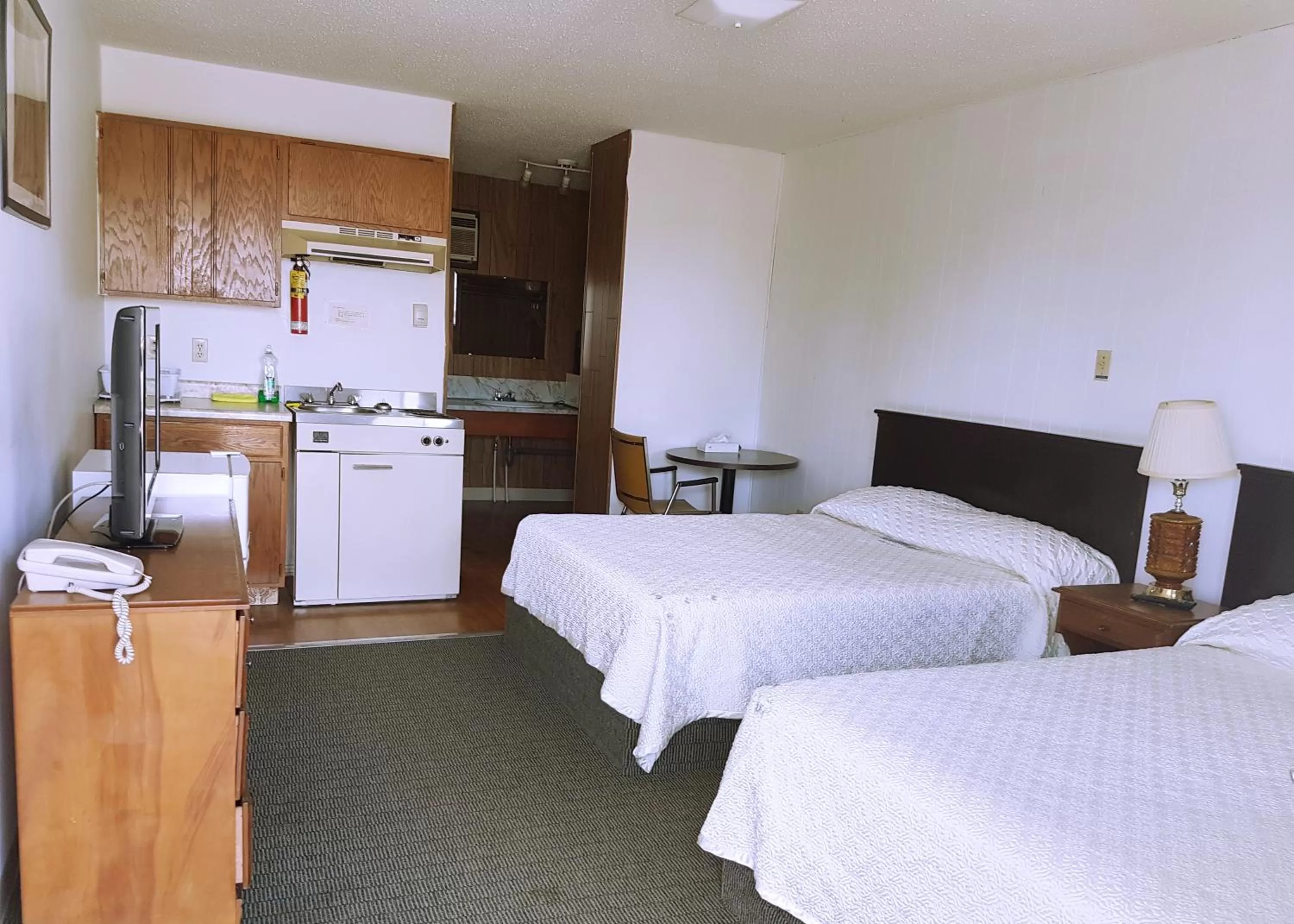Kitchen/Kitchenette in Elk Point Motel & RV Park