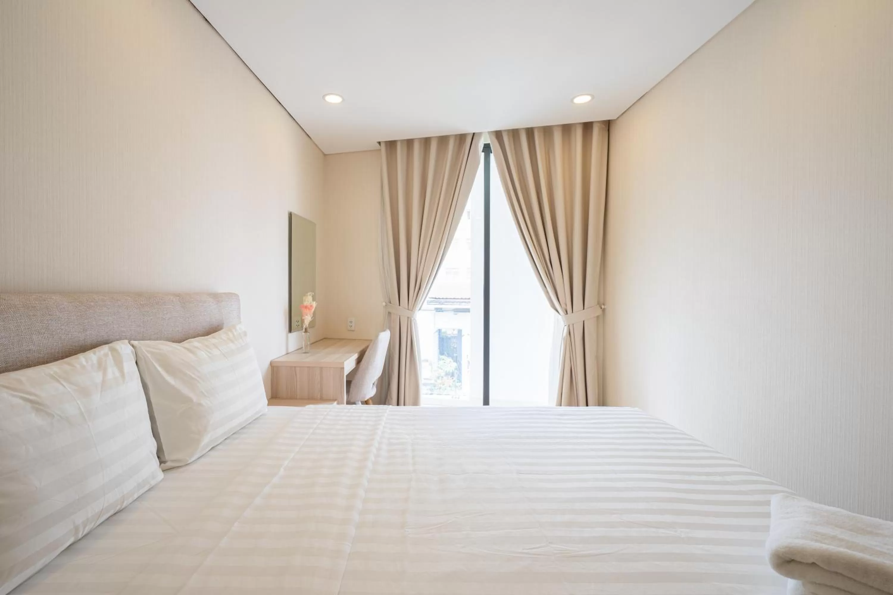 Bed in Luxy Park Hotel & Apartments - Notre Dame