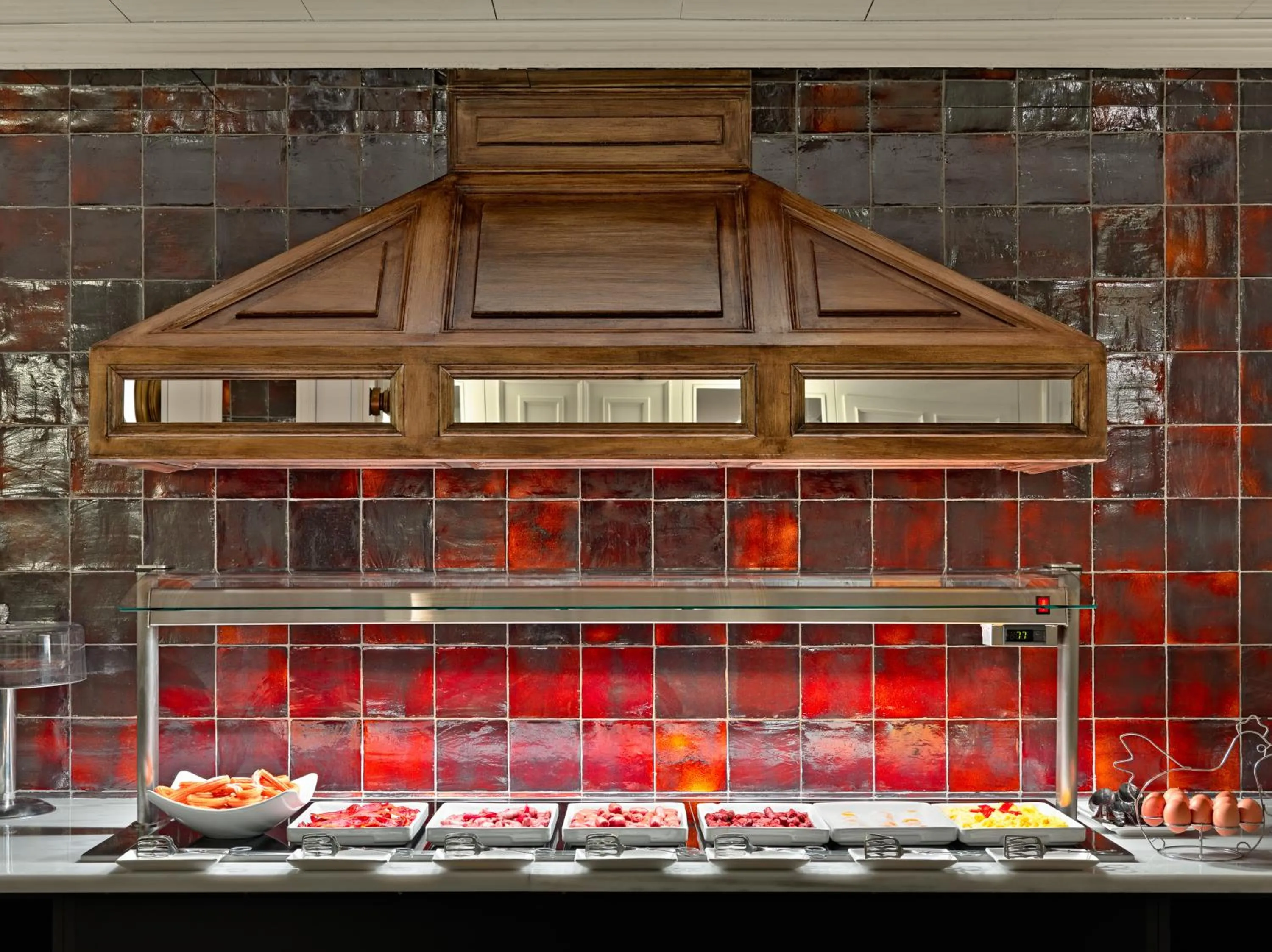 Restaurant/places to eat in Boutique Hotel H10 Villa de la Reina