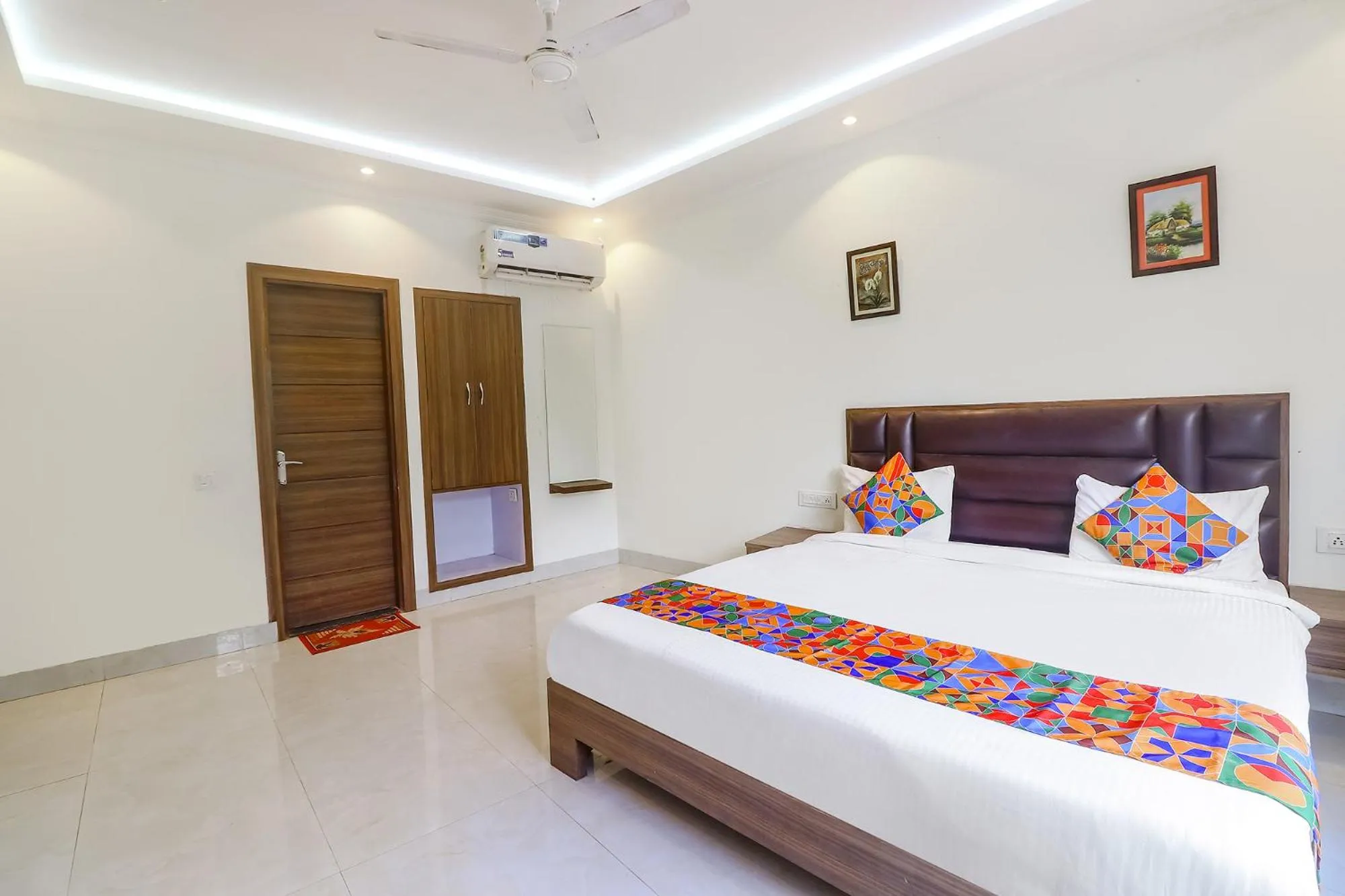 Photo of the whole room, Bed in FabHotel Bhawana