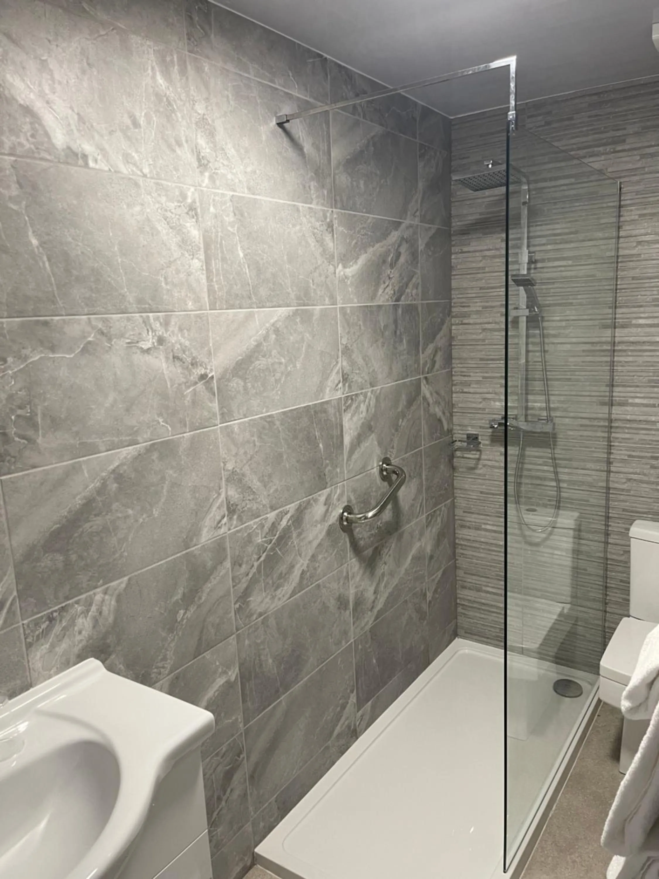 Shower in Park House Hotel