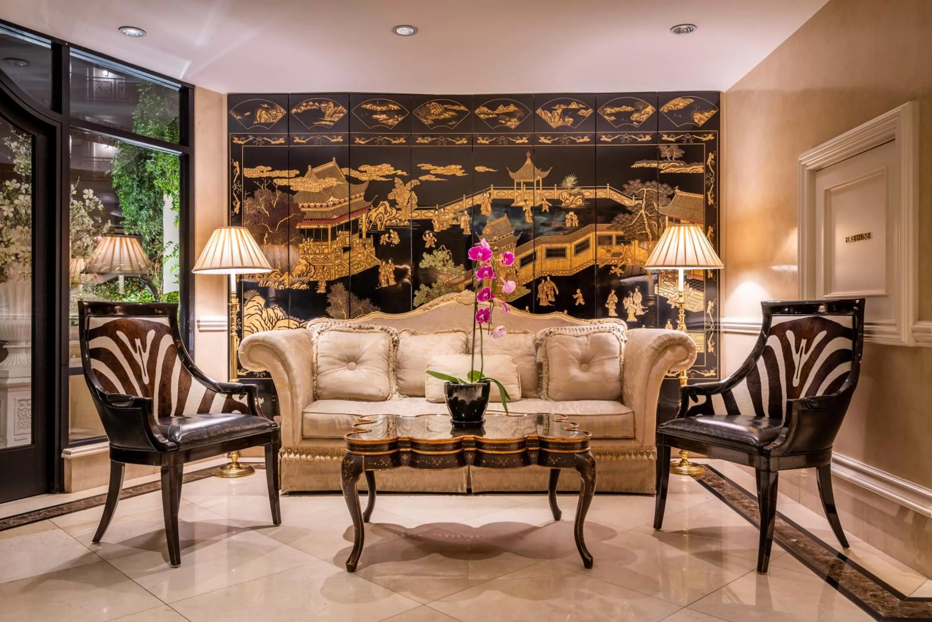 Lobby or reception in Beverly Hills Plaza Hotel & Spa