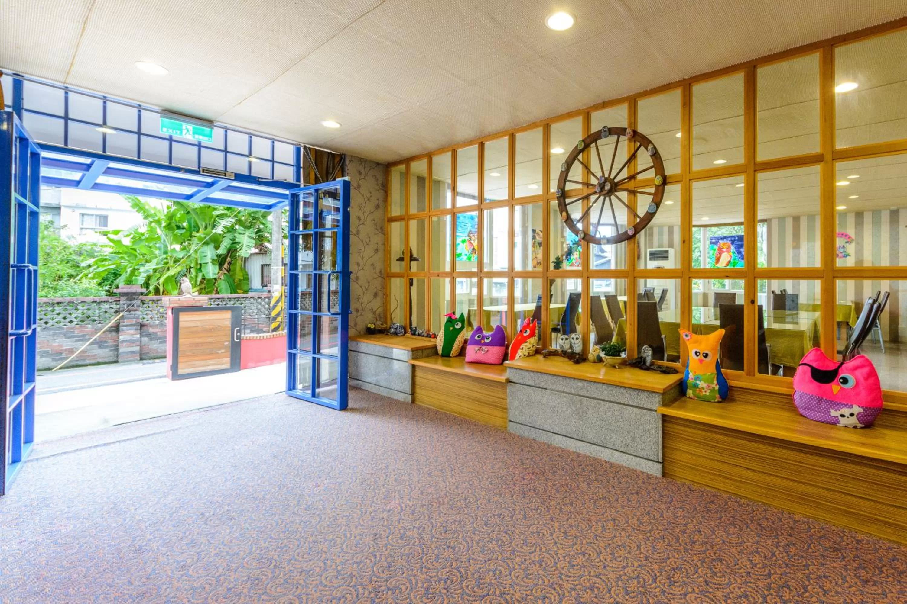 Restaurant/places to eat in Owl Castle