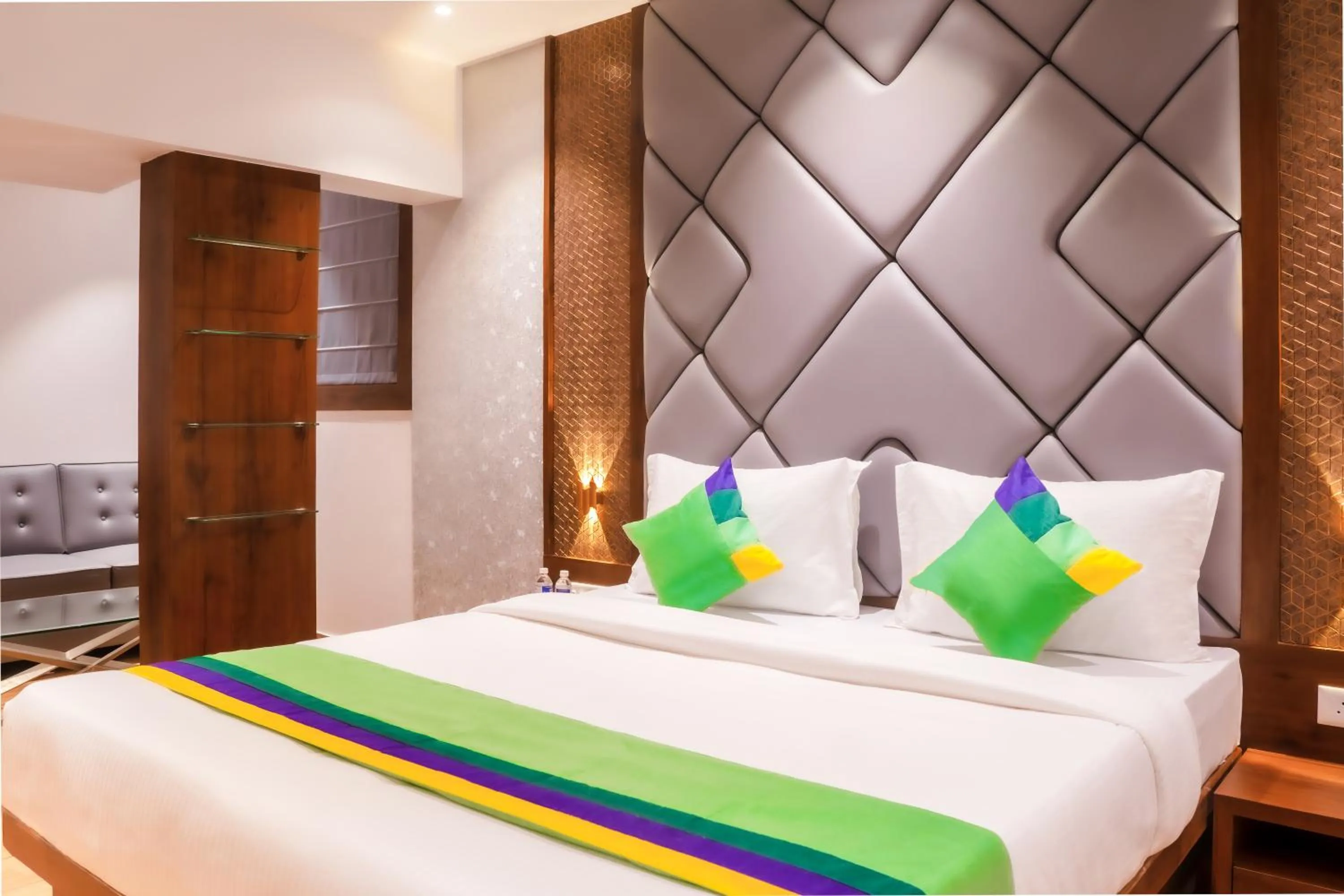 Bed in Treebo Serenity Inn, Koregaon Park