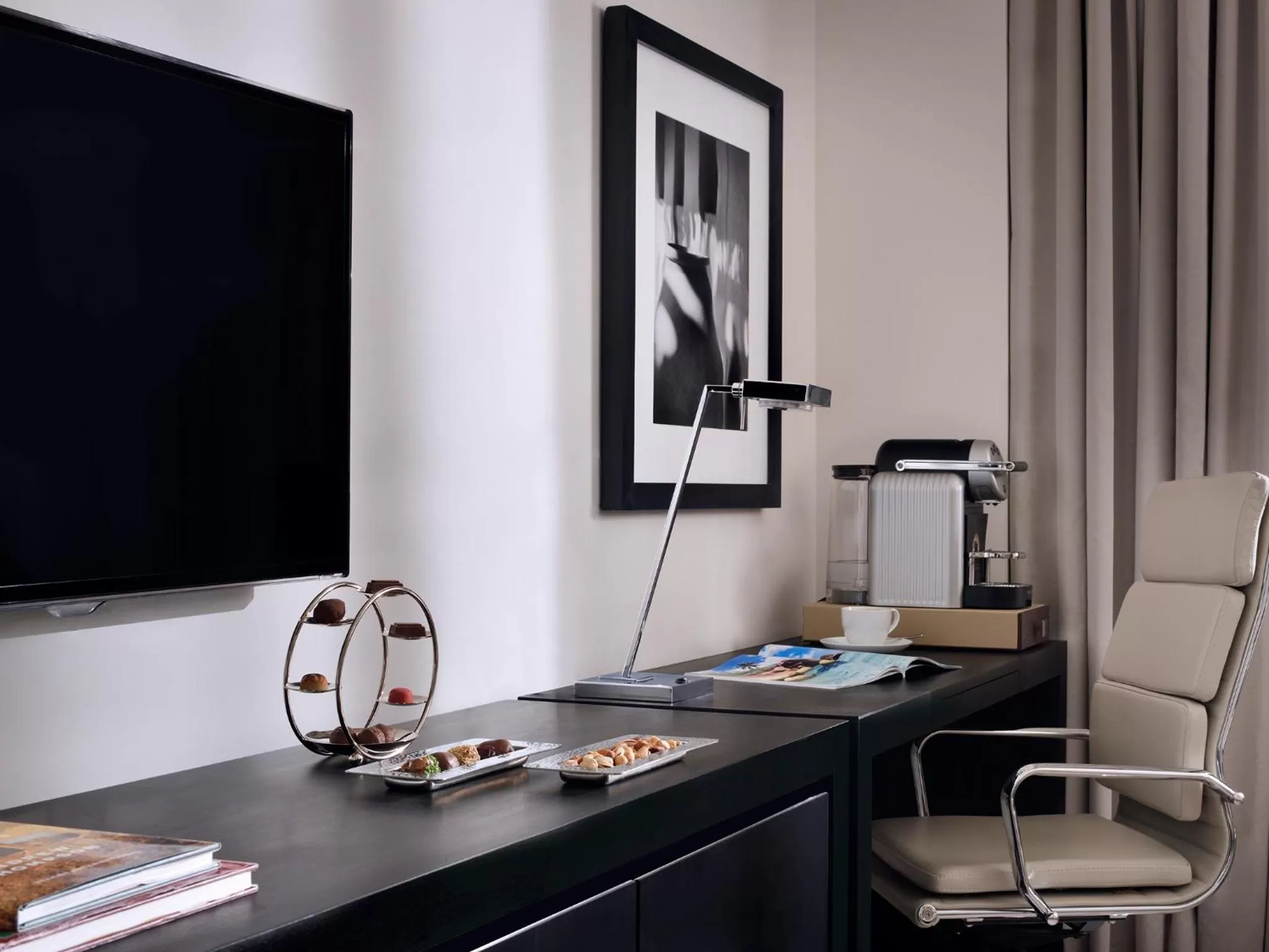 Library in Voco - Riyadh by IHG