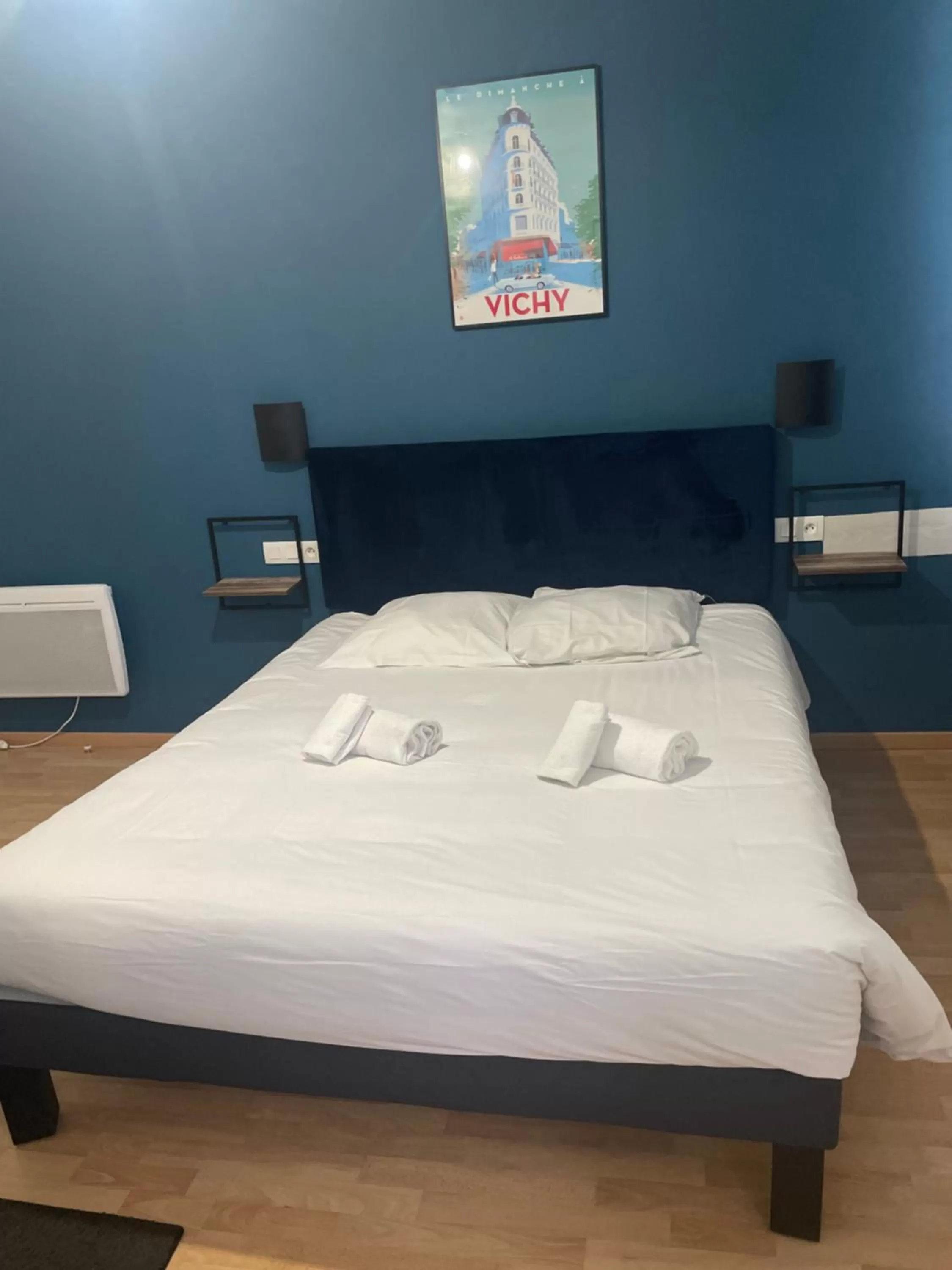 Bed in Hôtel & Restaurant Le Patio VICHY