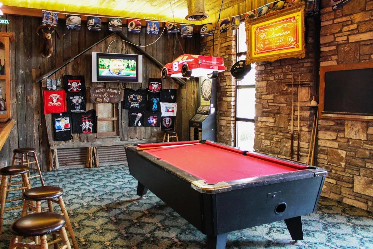 Billiard in Inn of the Hills Hotel and Conference Center