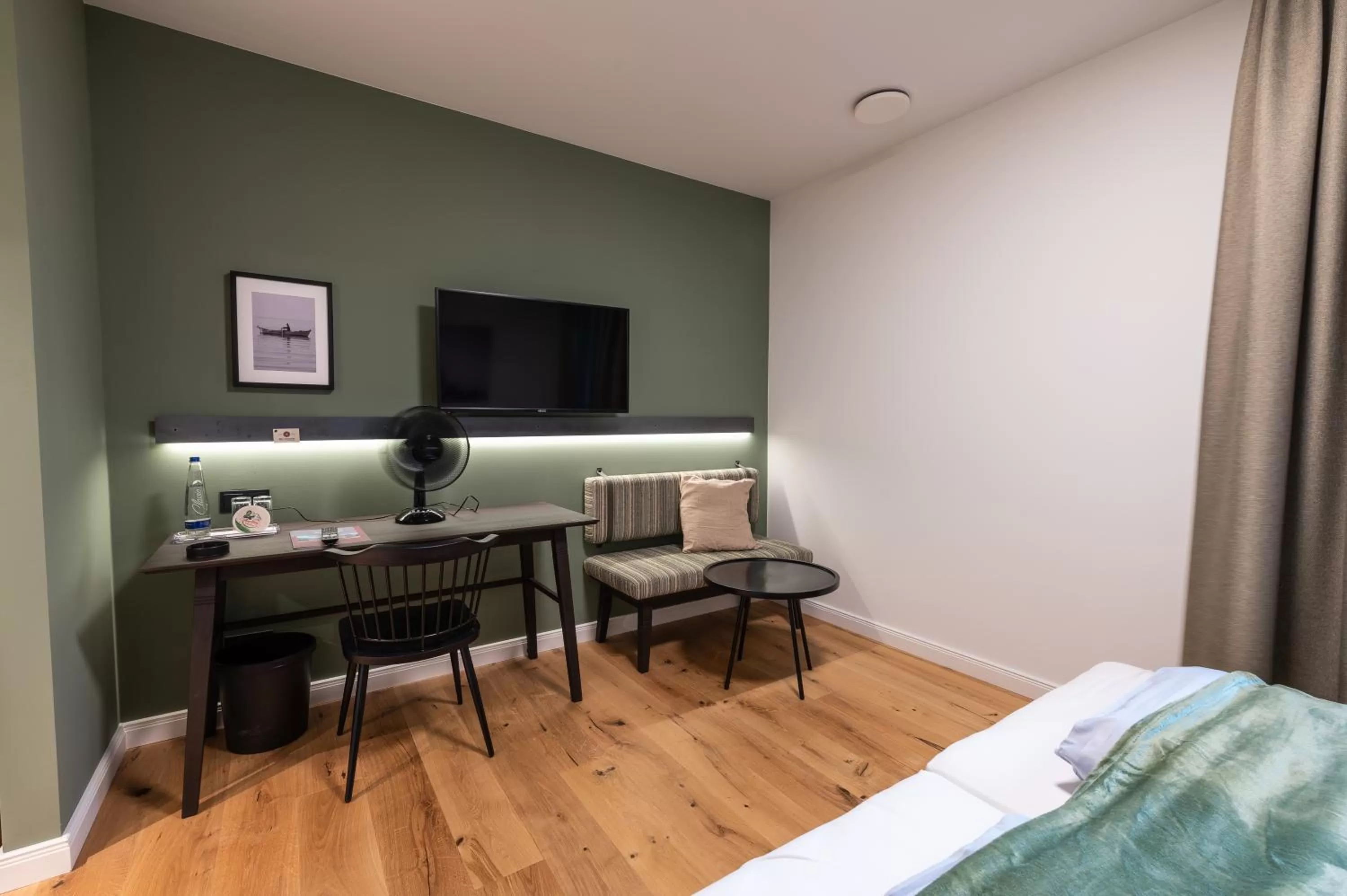 Photo of the whole room, Bed in LANDHOTEL ALTE ZOLLSTATION- Historical Building