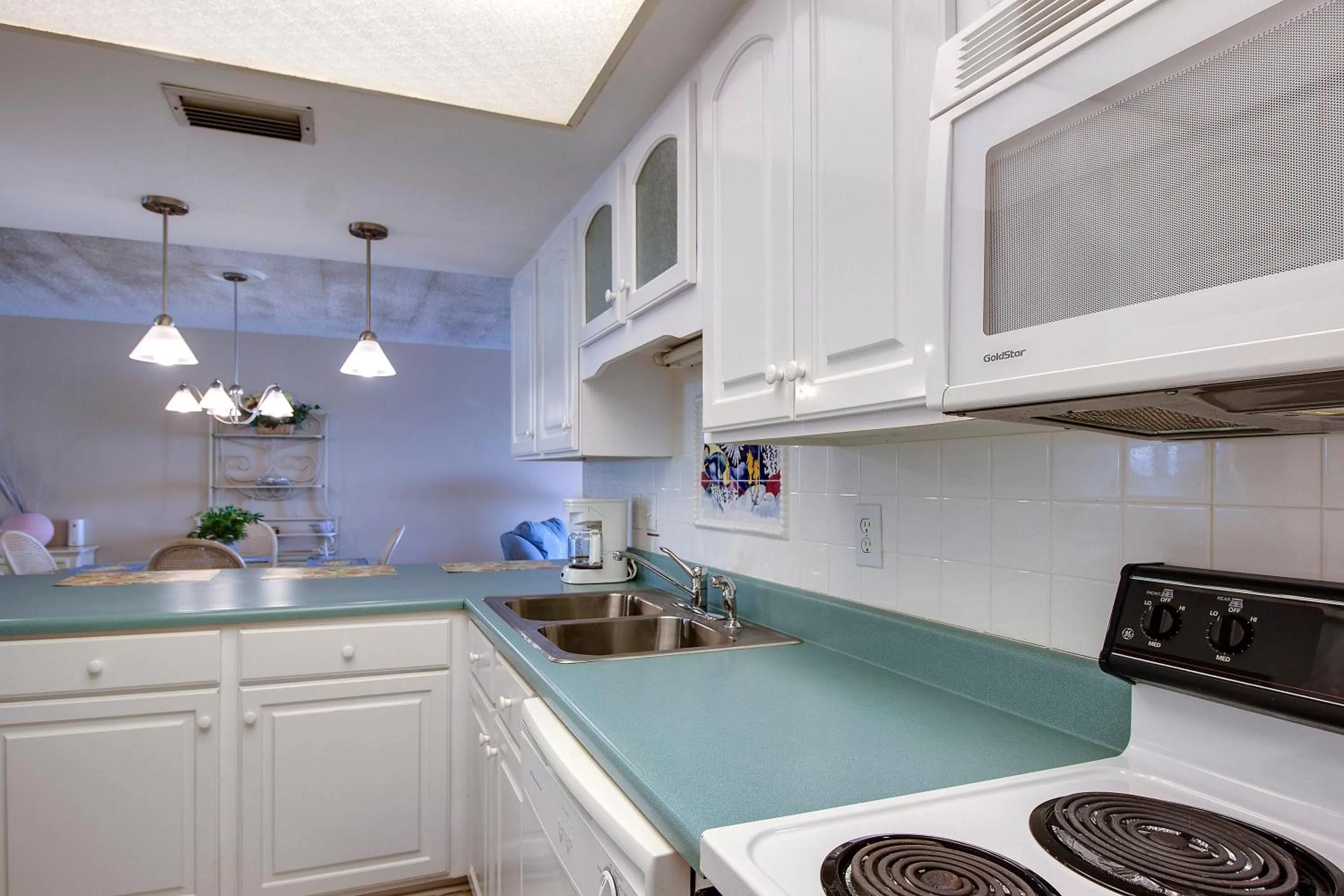 Kitchen/Kitchenette in Gulf Gate 410