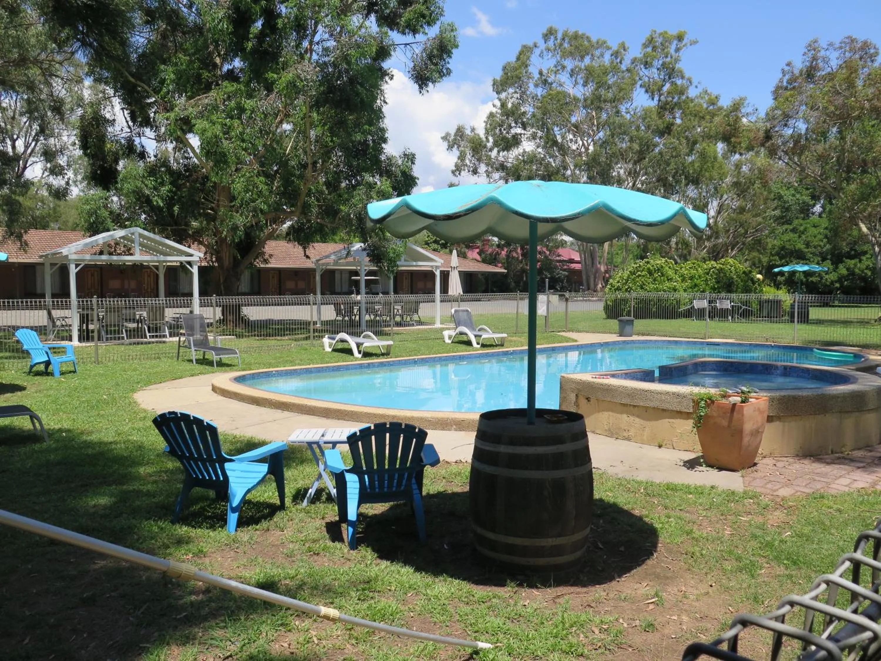 Swimming pool in Greenacres Motel