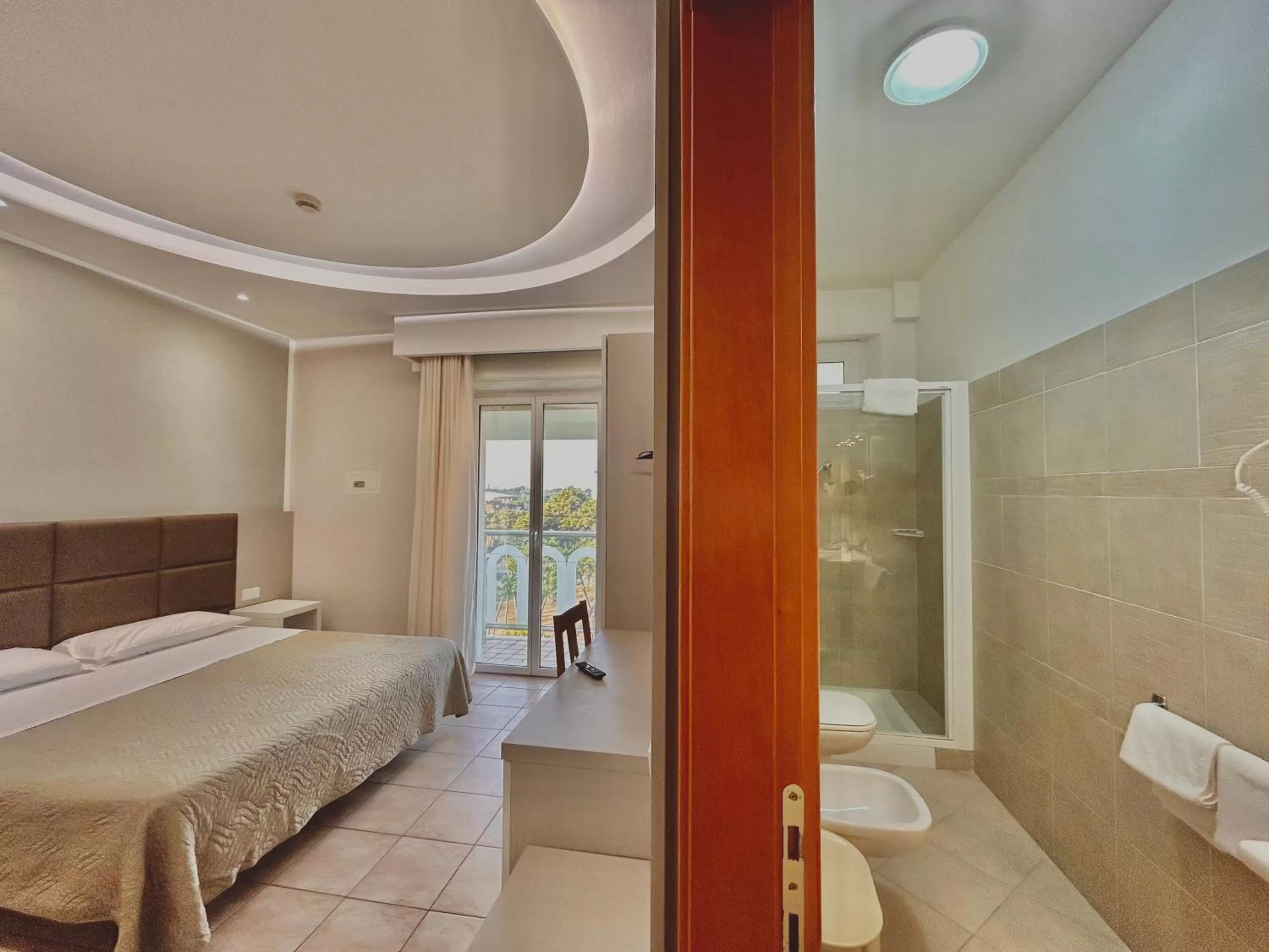 Bathroom, Bed in Hotel Adria