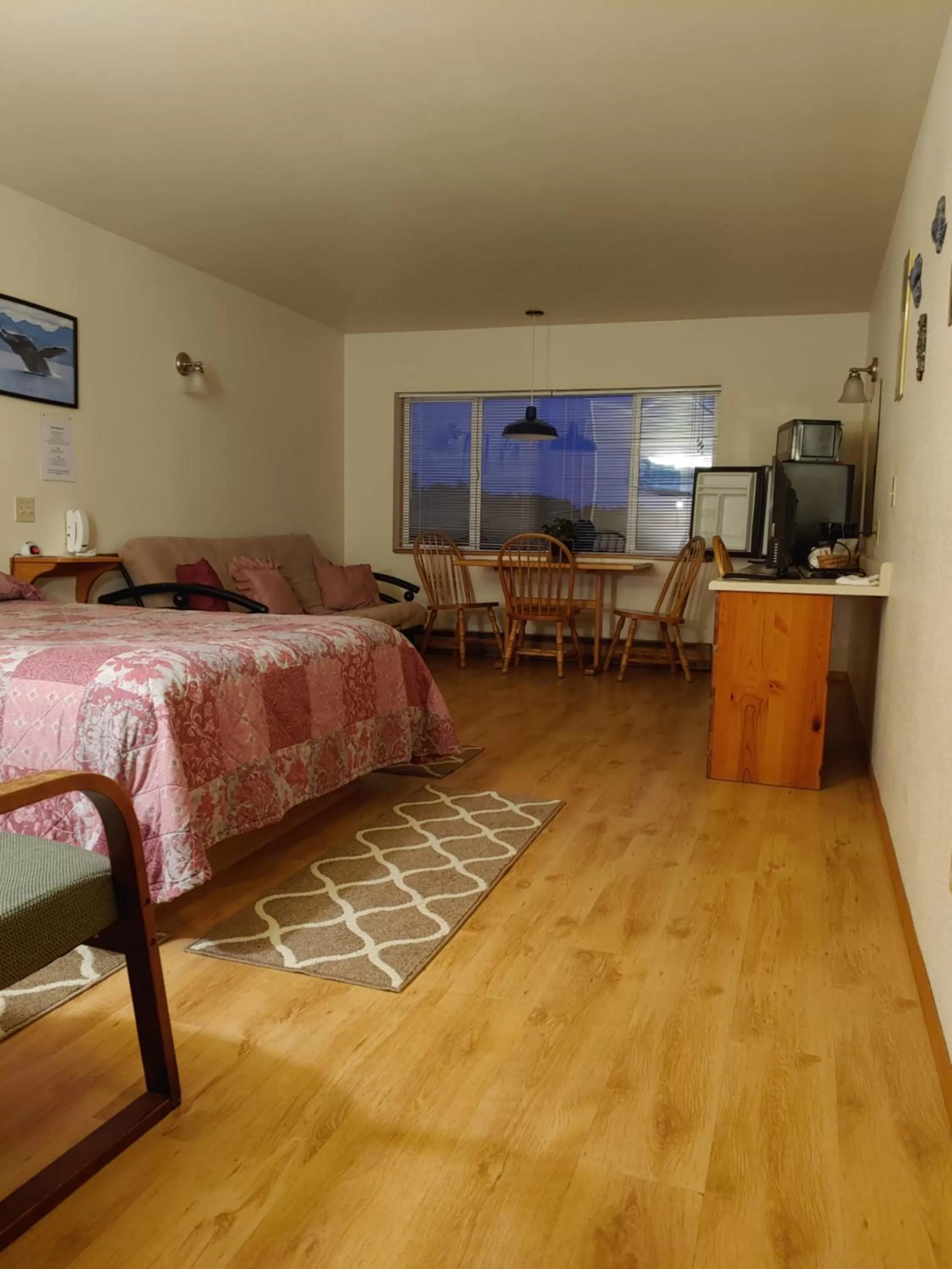 Bed in The Dublin House Motel