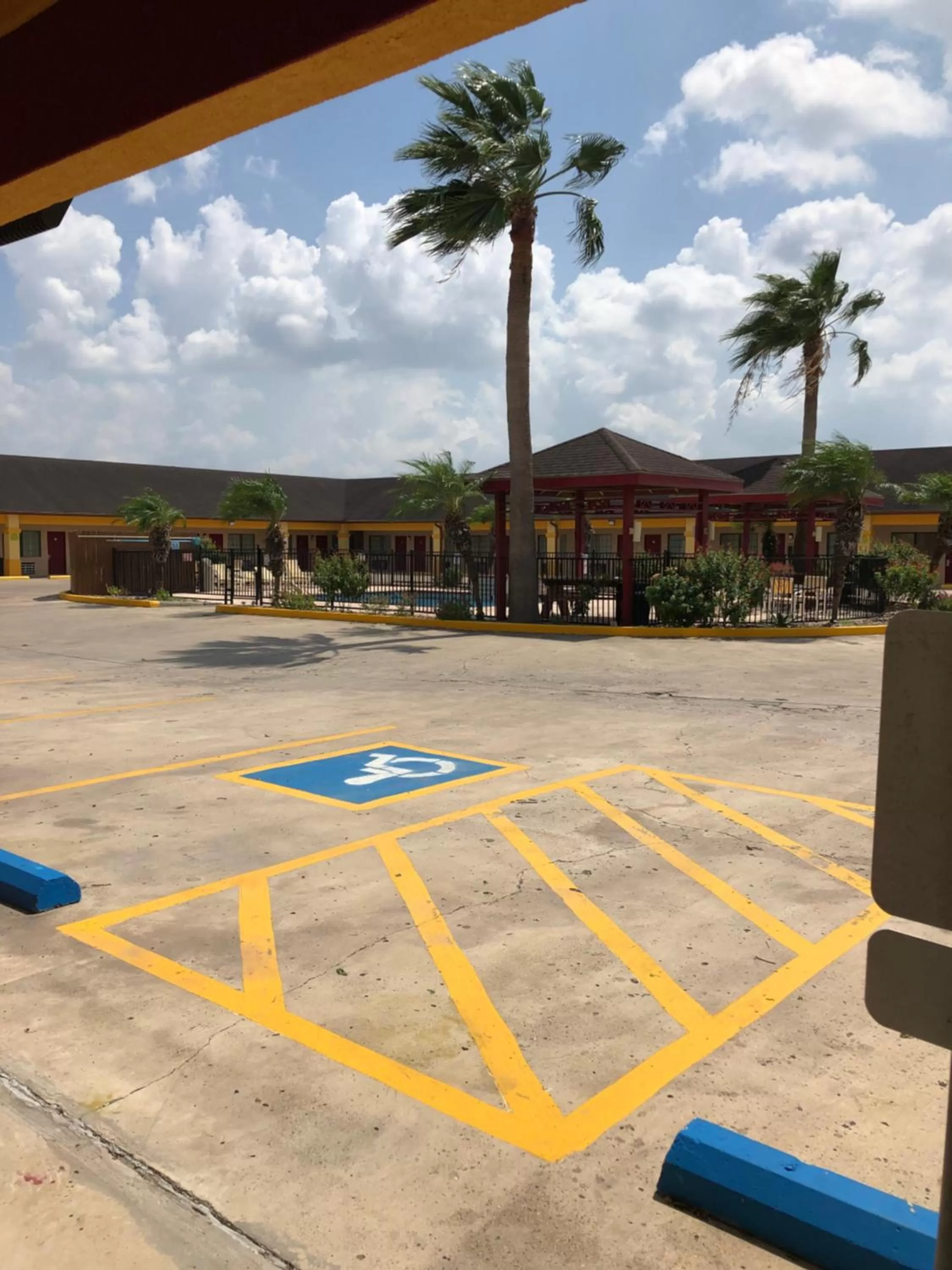 Los Fresnos Inn and Suites