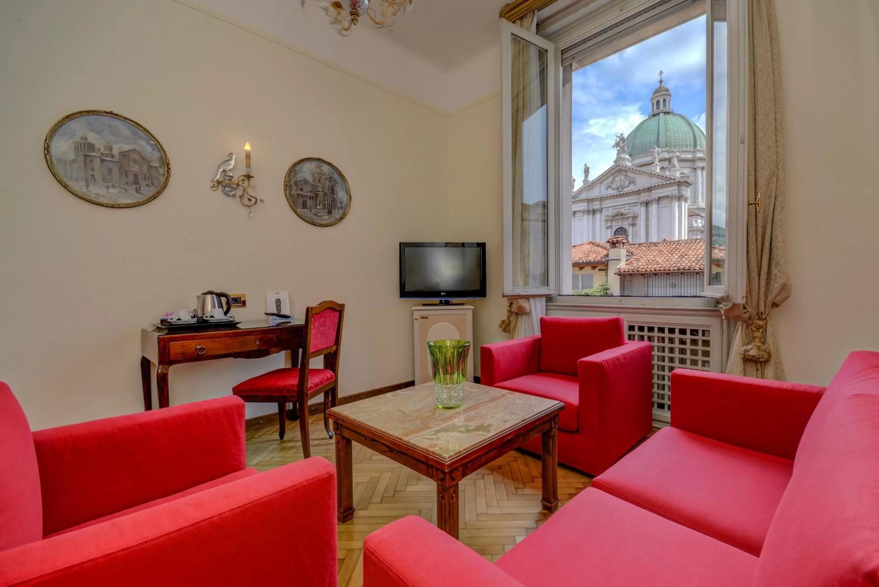 Seating area in Hotel Vittoria