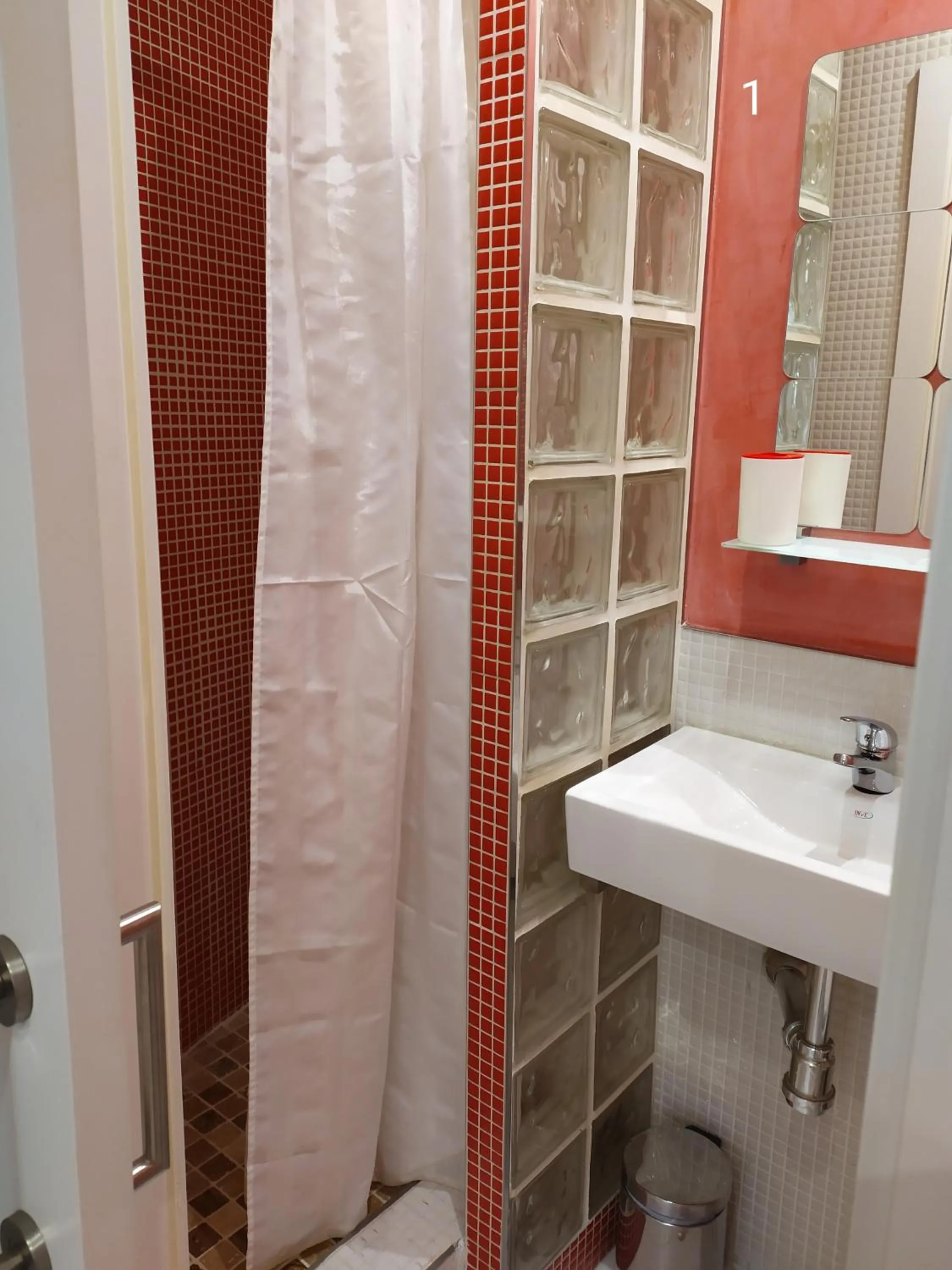 Bathroom in Hostal Inn Madrid